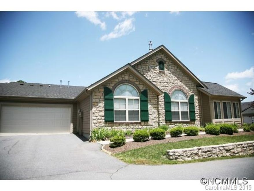 Light, Bright, Immaculately Maintained Hamburg Crossing Canterbury Floorplan Townhome! 2BR/2BA with TWO Bonus Rooms. Vaulted Ceiling & Gas Fireplace in LR, Open floorplan offers Granite Kitchen open to Dining area and Livingroom. Great for socializing! Community offers Clubhouse, Pool, Fitness Room! All just minutes to DT Weaverville and Asheville!