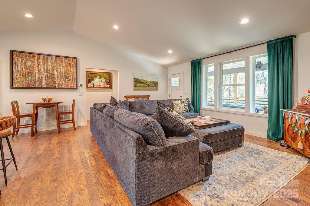 15 Edmond Woods Place