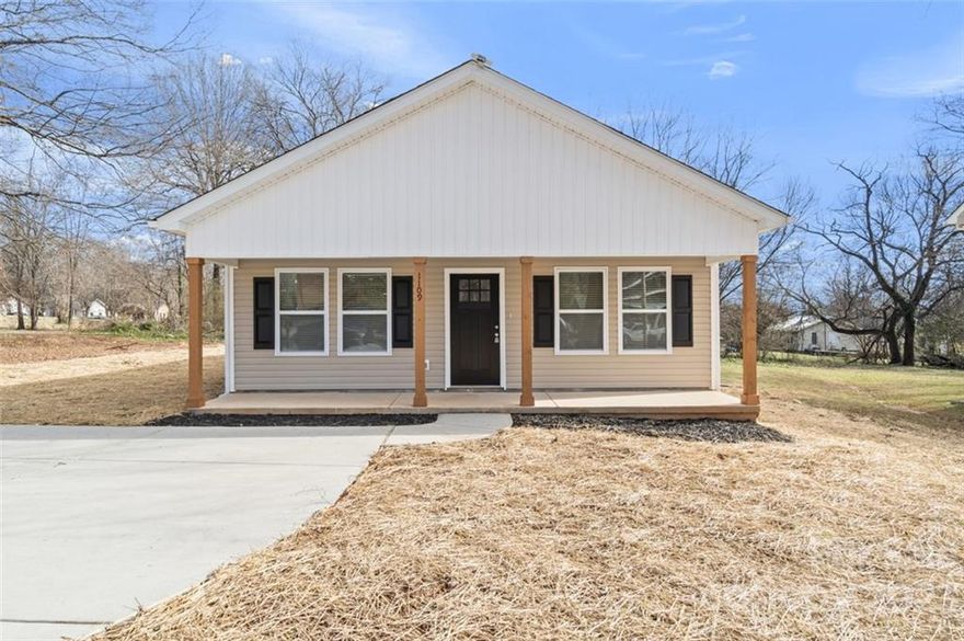 **Portfolio buyer was unable to close on entire portfolio, so this is back on the market**

Seller is offering 5K in seller paid closing costs, which can also be applied to interest rate buy down!  

Beautiful new build near downtown Statesville! This build comes stock with all appliances, tile in the master bathroom & kitchen, and a perfect floor plan for any family! This area has a ton of new construction & flips going on, don't miss out on your opportunity!
