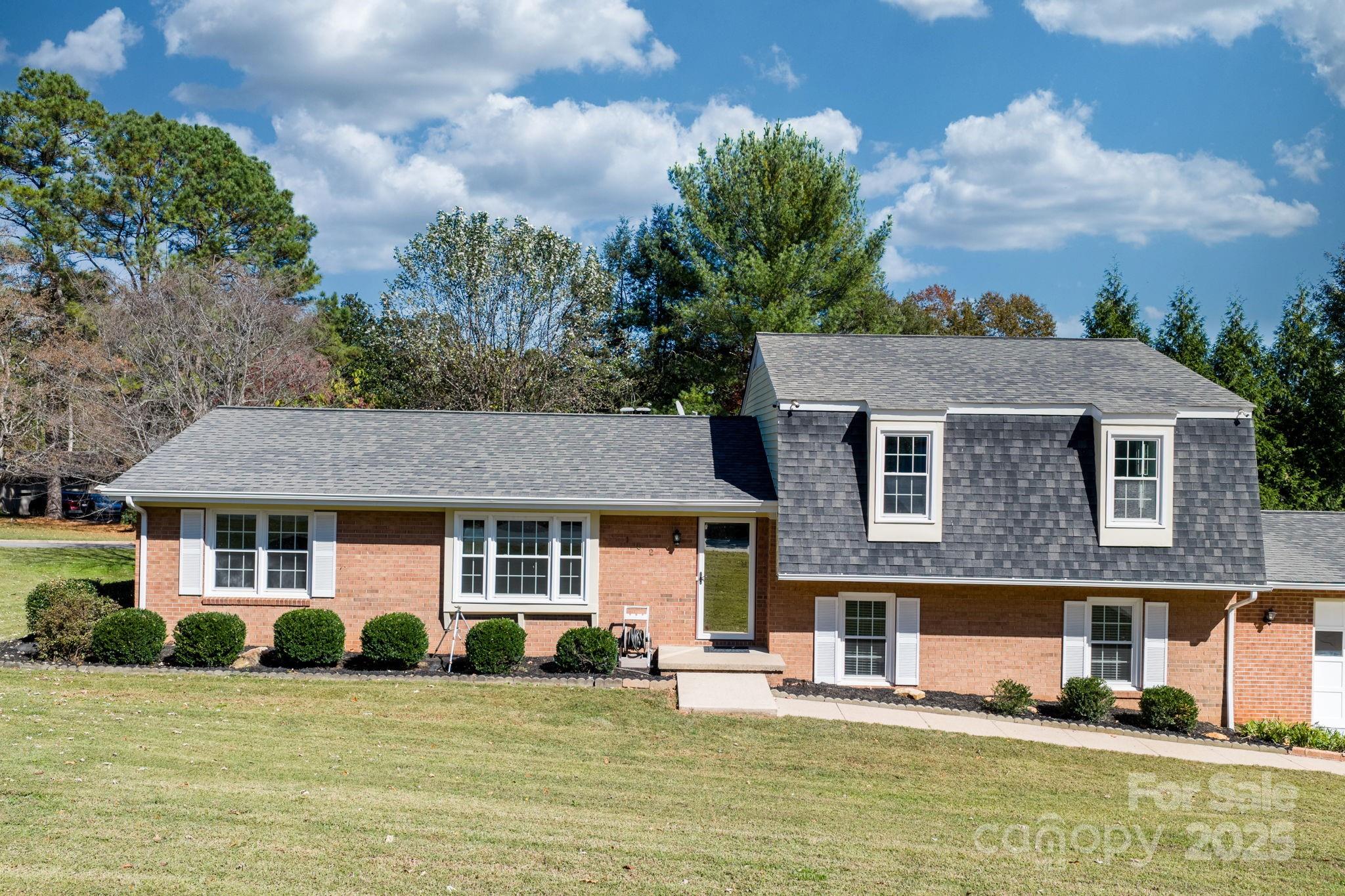 102 Castlegate Drive