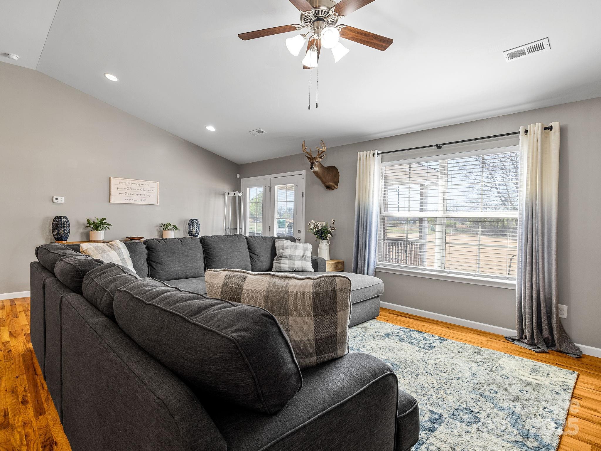 Shana Lynn - Residential