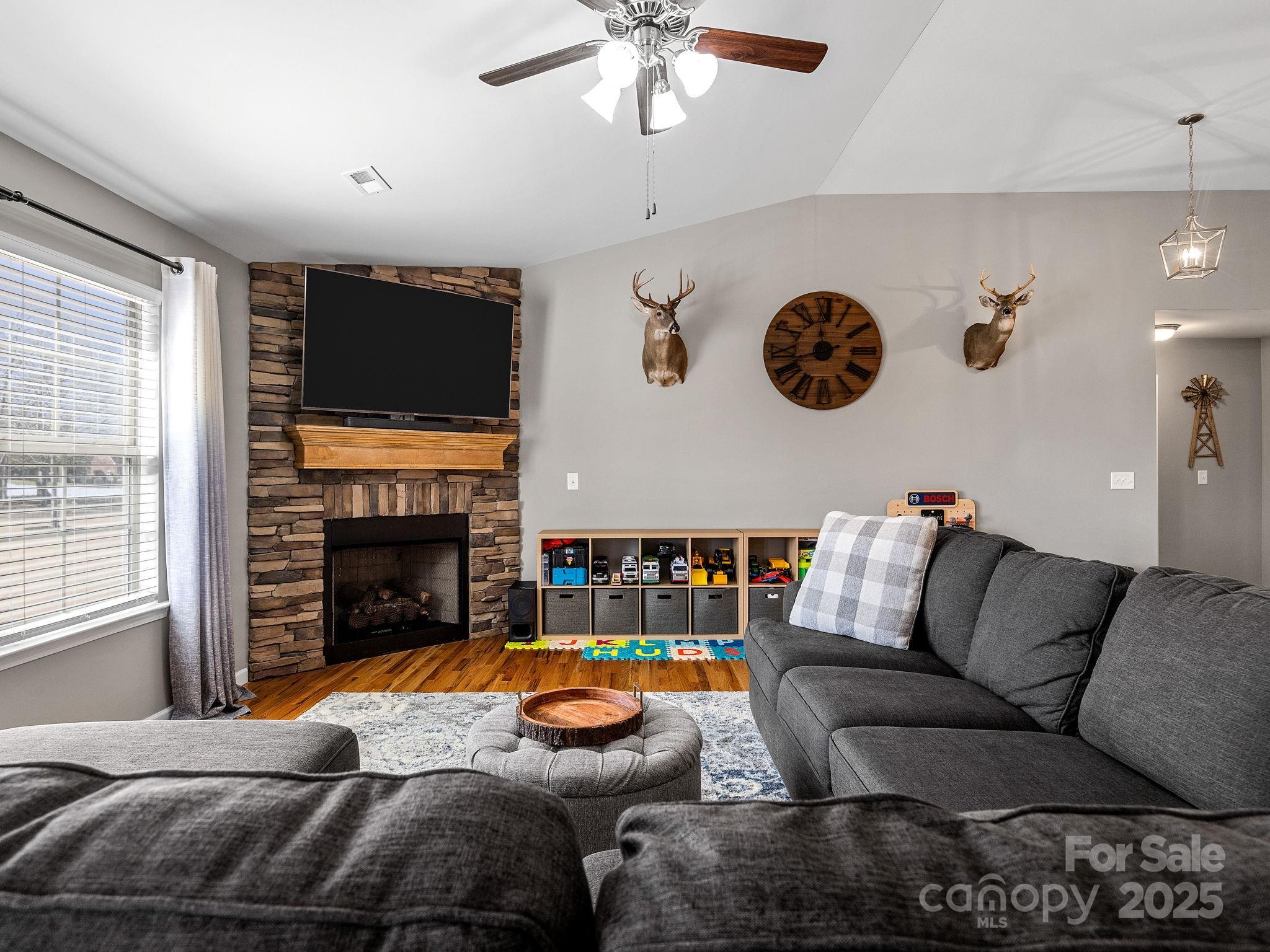 Shana Lynn - Residential