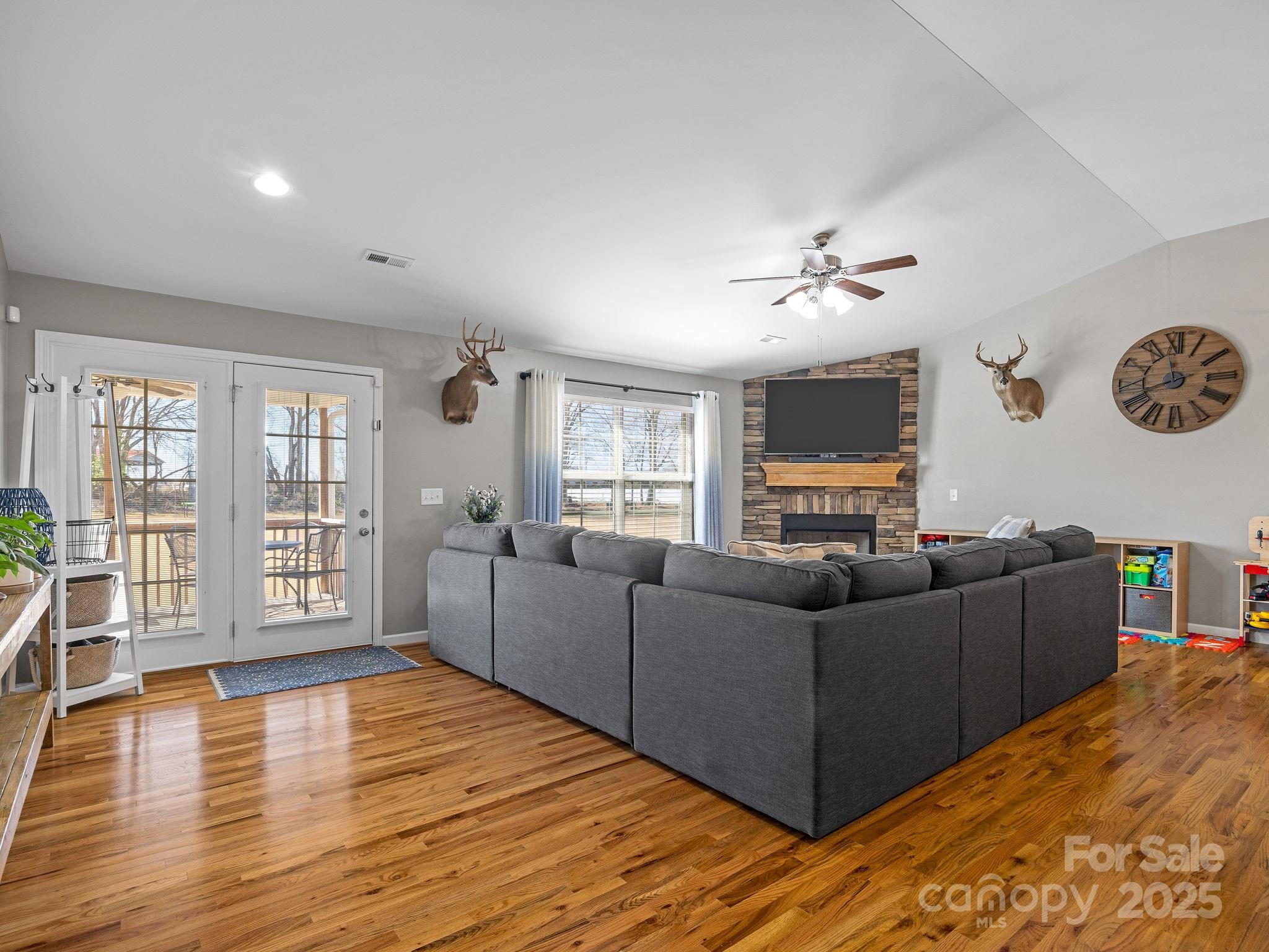 Shana Lynn - Residential