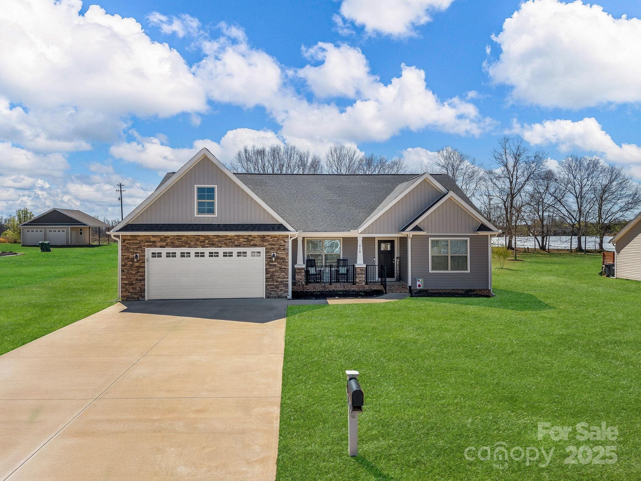 Shana Lynn - Residential