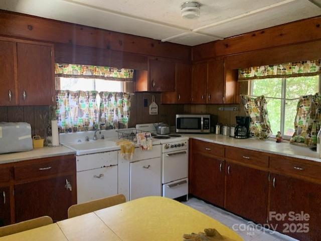 Bryson City, North Carolina 28713, United States, 1 Bedroom Bedrooms, ,1 BathroomBathrooms,Residential,Active,98686