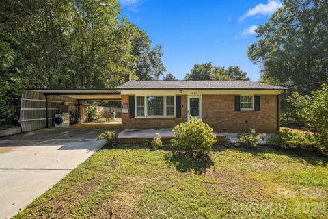 Photo of 901 Furman Street, Dallas, NC 28034 (MLS # 4422984)