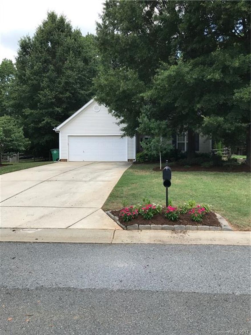 STOP THE CAR! LOOK NO MORE!! Cozy ranch in sought after Stonewood SD. Convenient location to new Potter Poad Plaza. 3BR2FB nestled in the culdesac. Many updates. Roof 2012. Dishwasher 2012. Carpet 2017. HW & tile 2012. Wired for speakers. Private fenced backyard with raised bed garden.