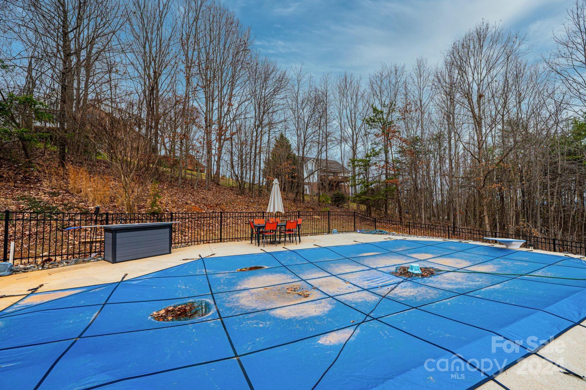 Pineknoll - Residential