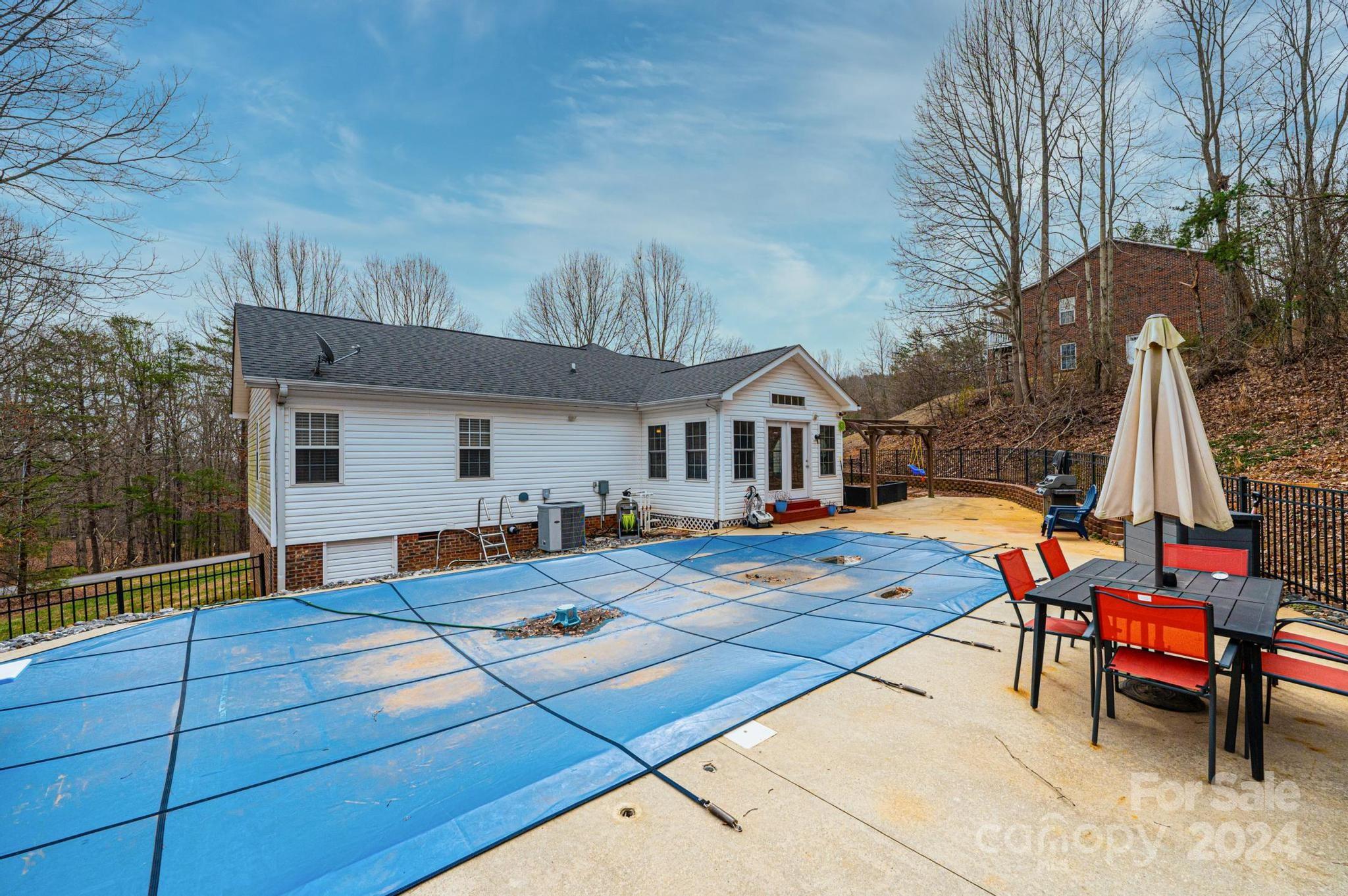 Pineknoll - Residential