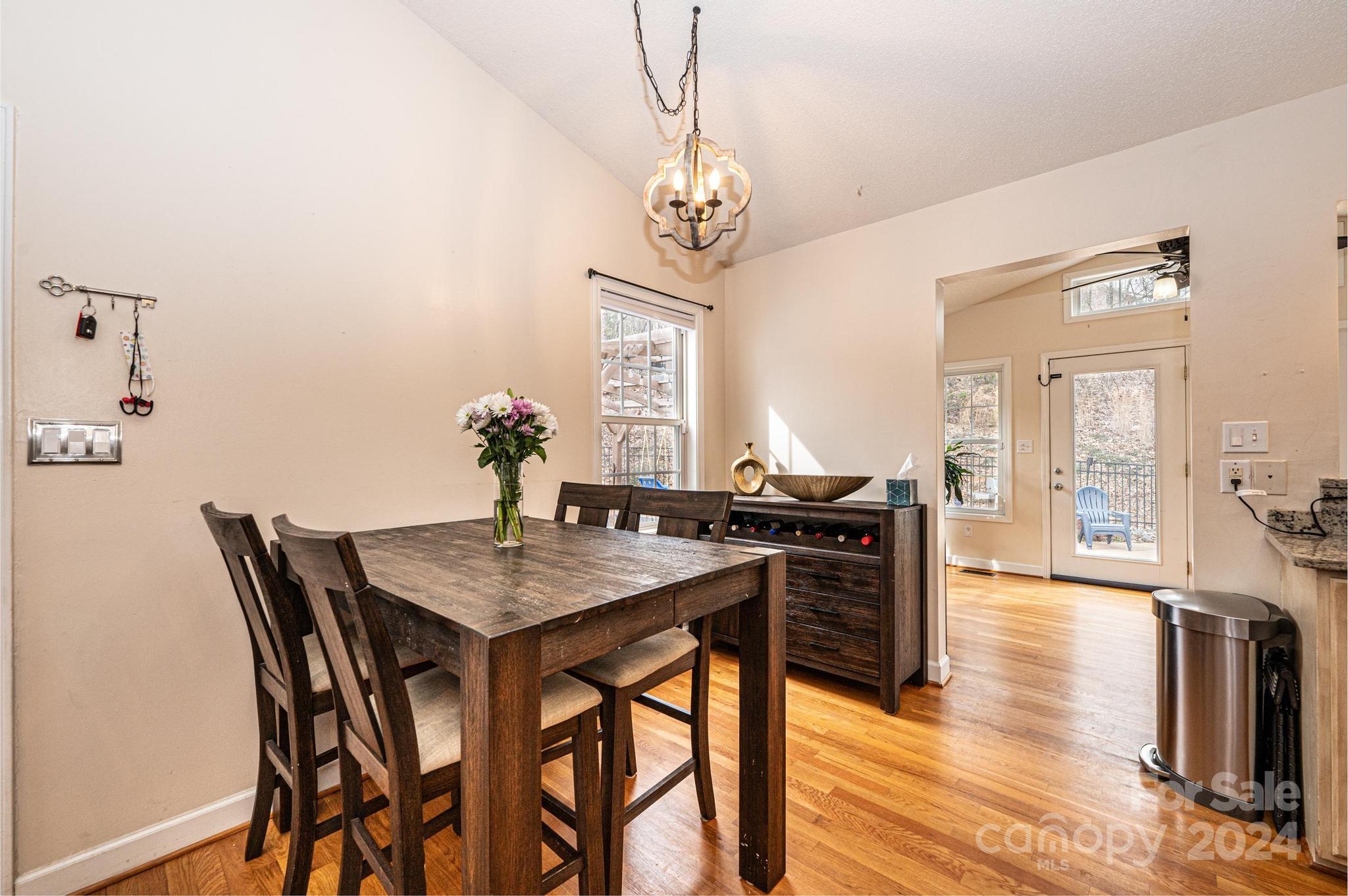 Pineknoll - Residential