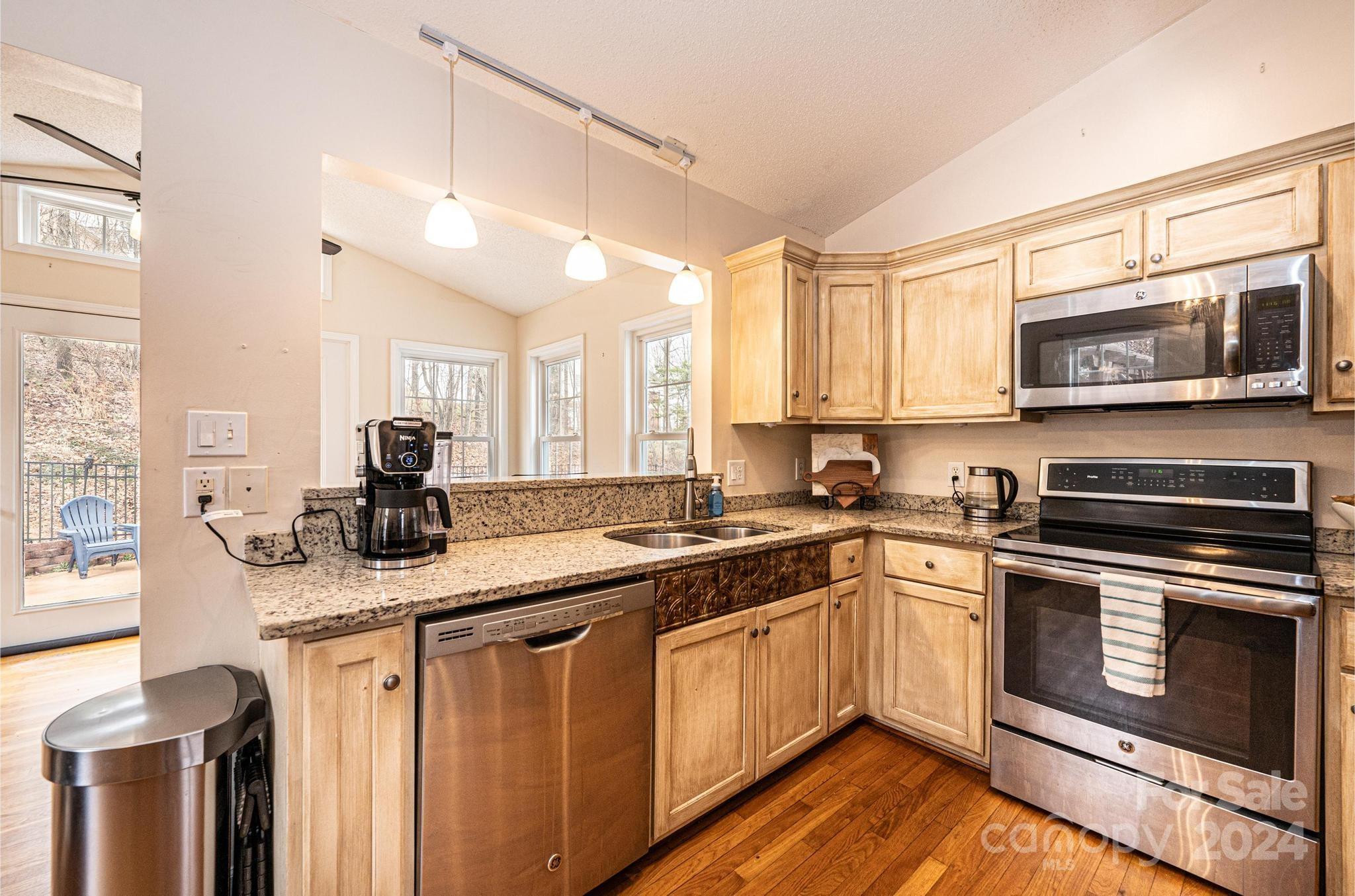 Pineknoll - Residential