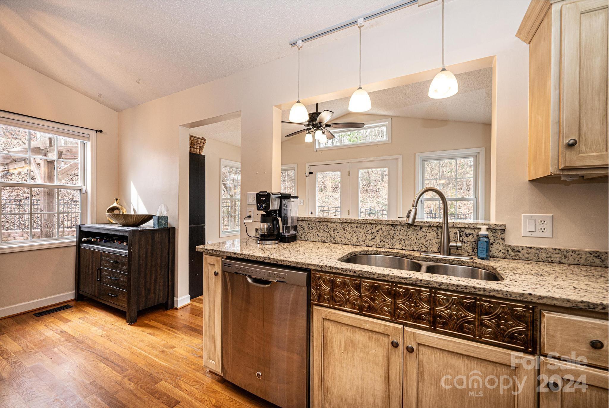 Pineknoll - Residential