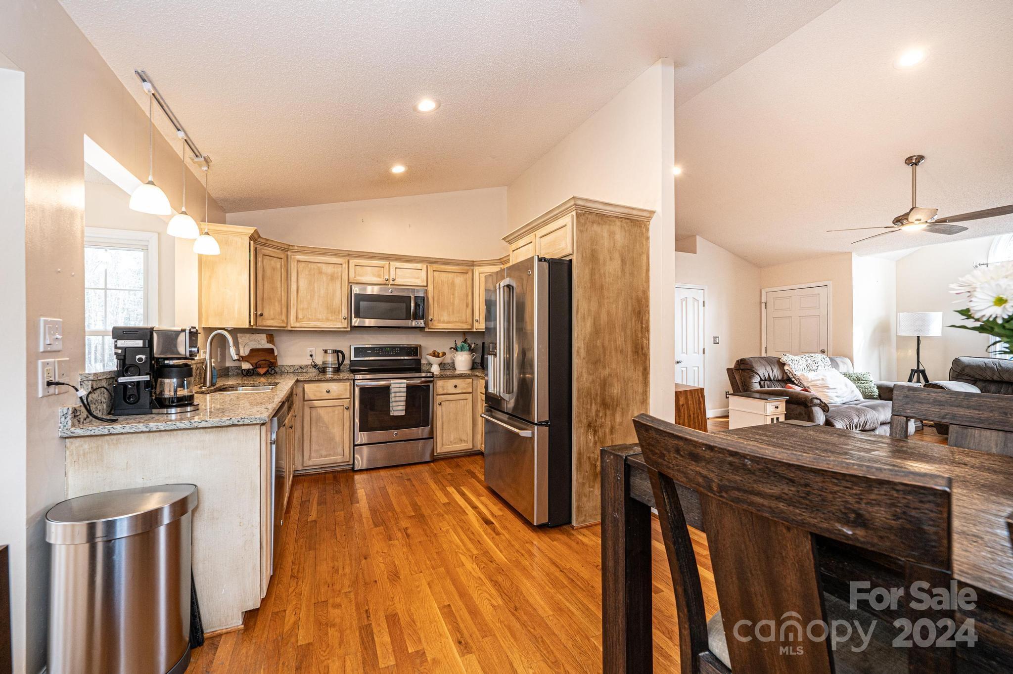 Pineknoll - Residential