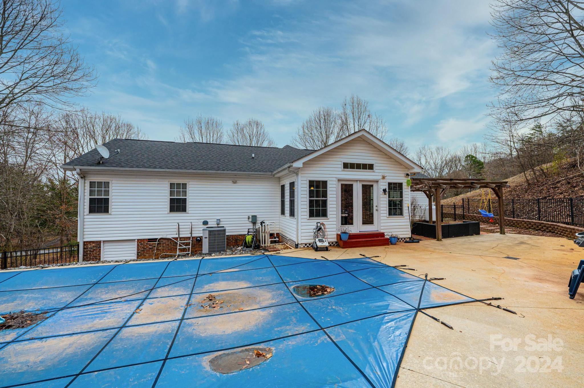 Pineknoll - Residential