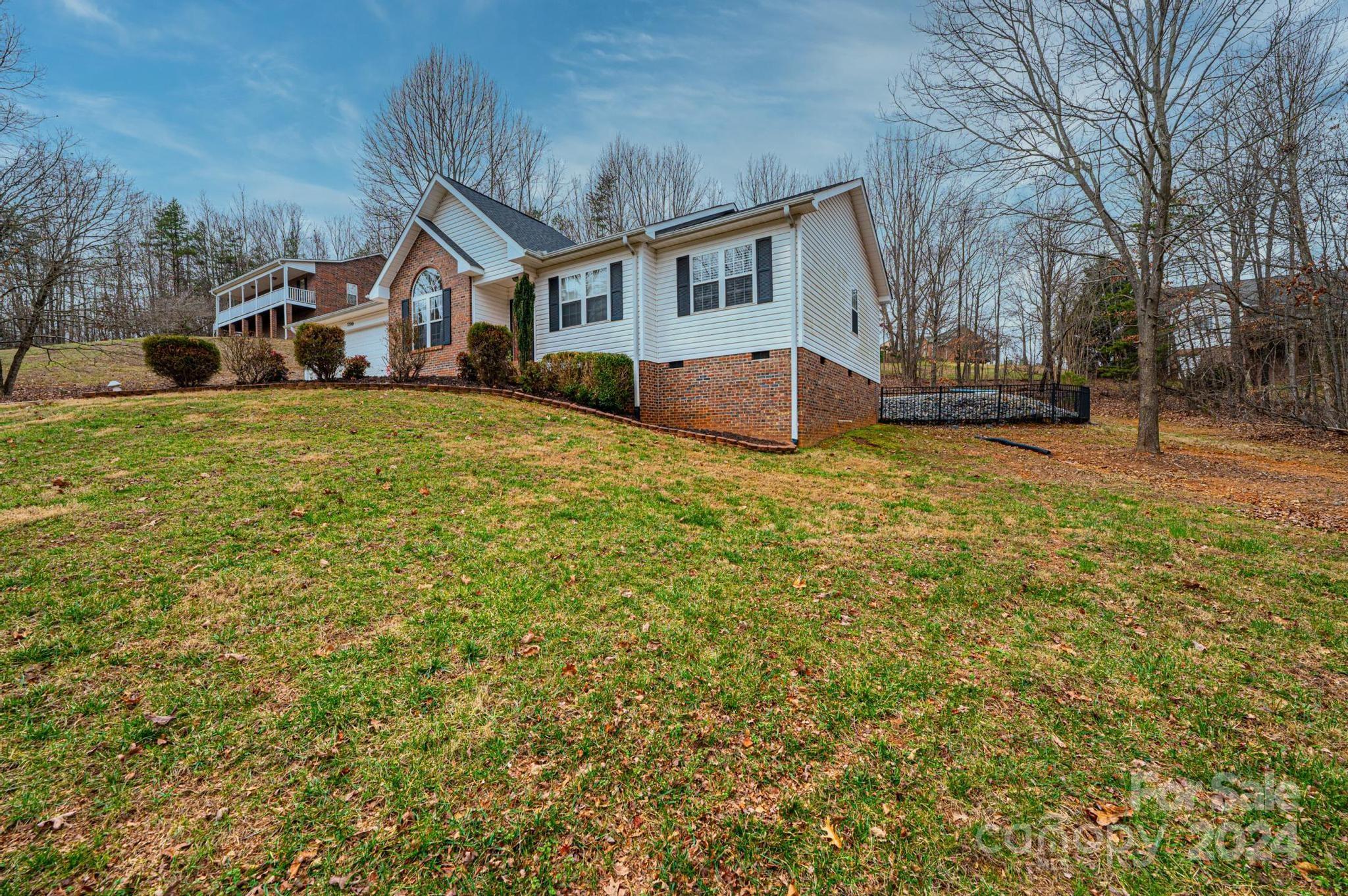 Pineknoll - Residential