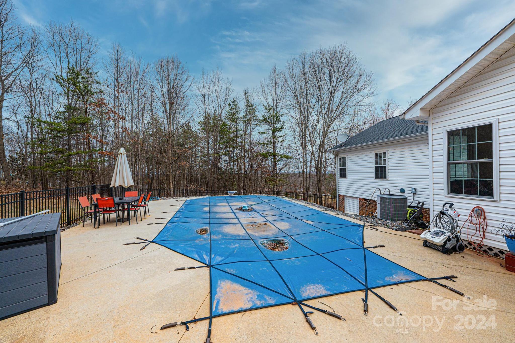 Pineknoll - Residential