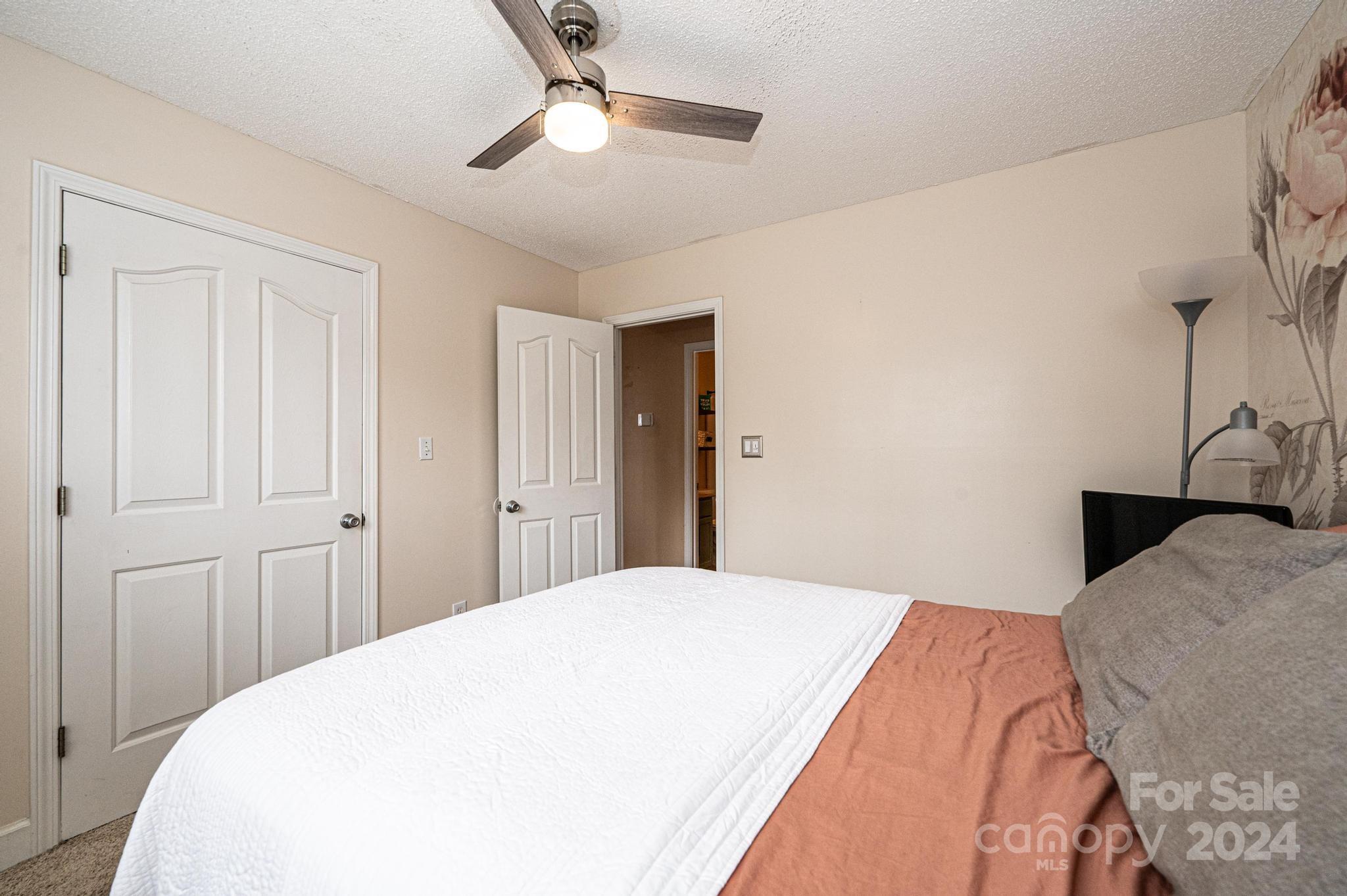 Pineknoll - Residential