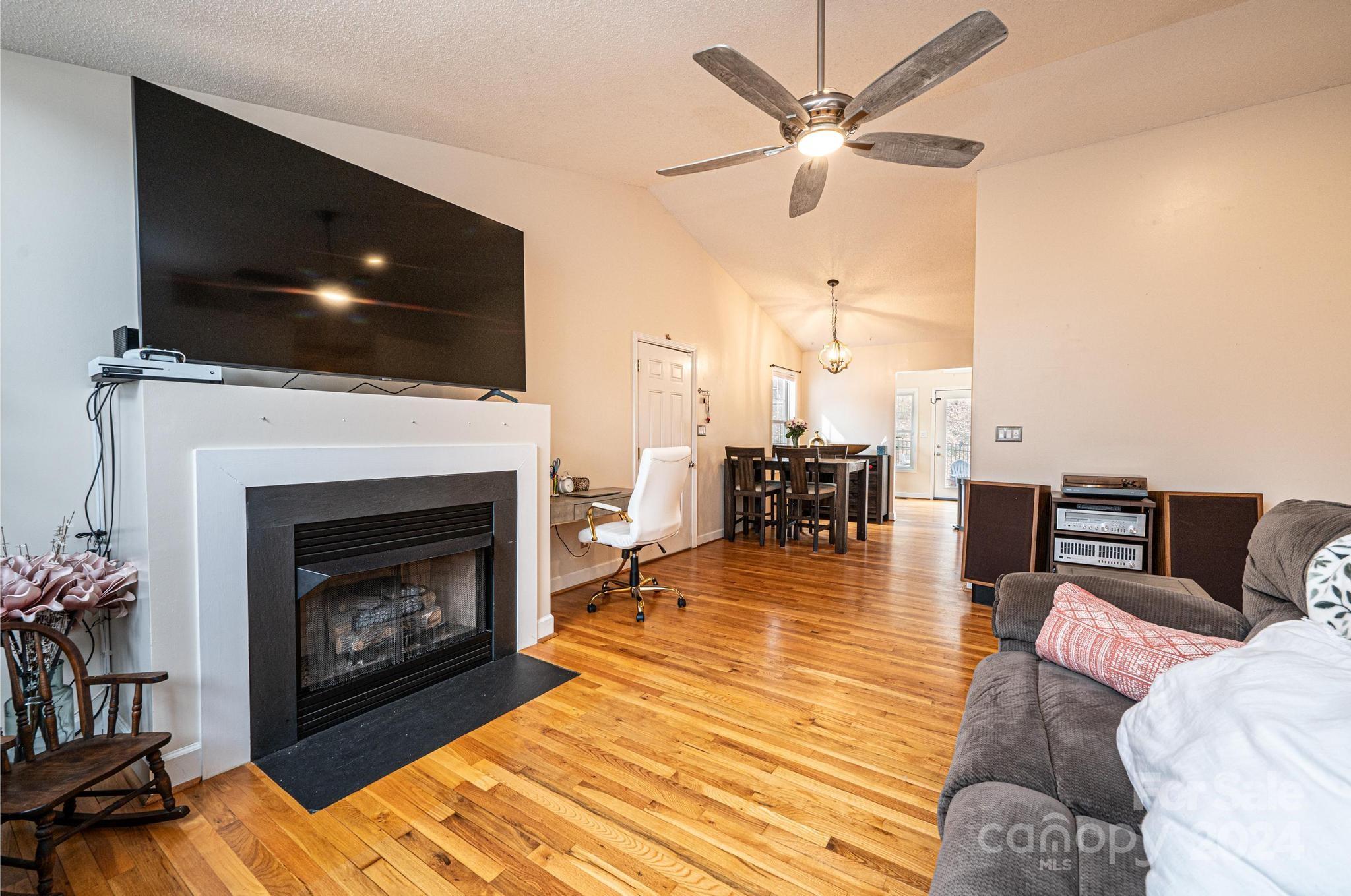 Pineknoll - Residential