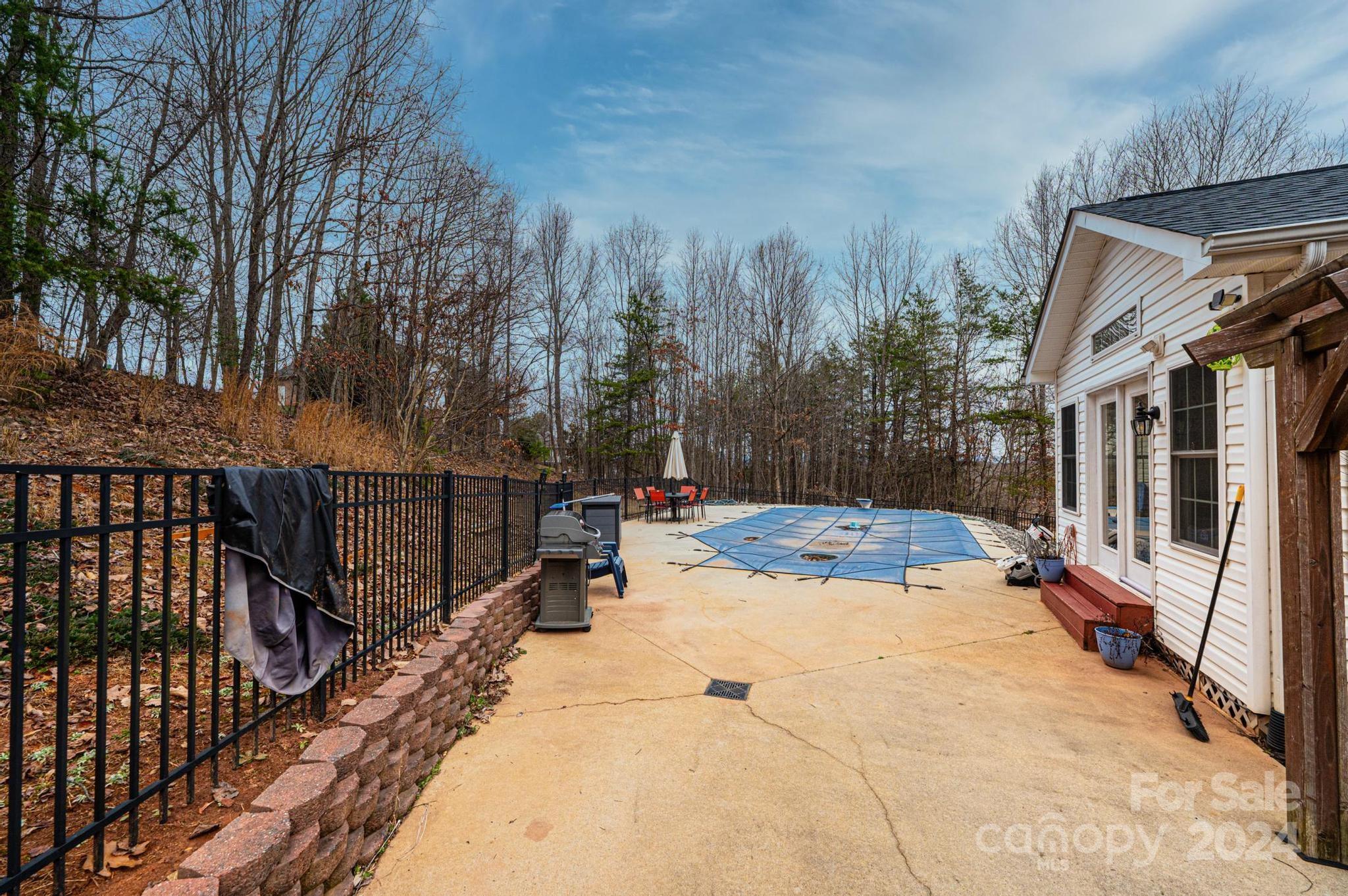 Pineknoll - Residential