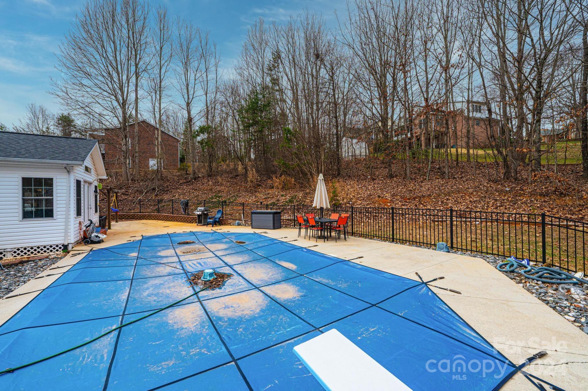 Pineknoll - Residential