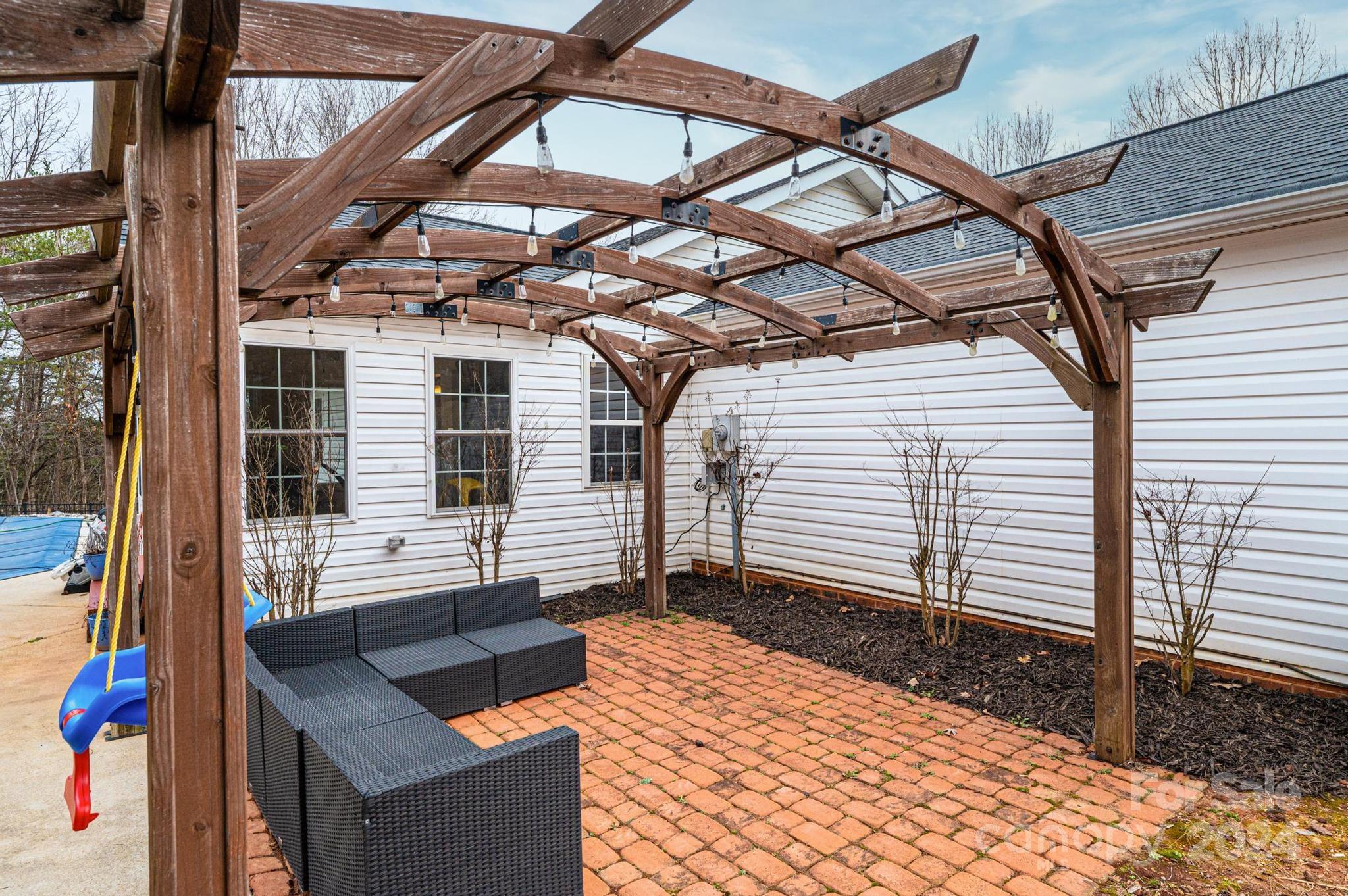 Pineknoll - Residential