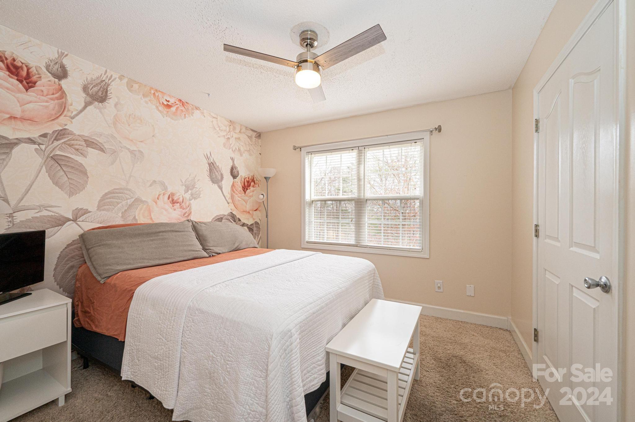 Pineknoll - Residential