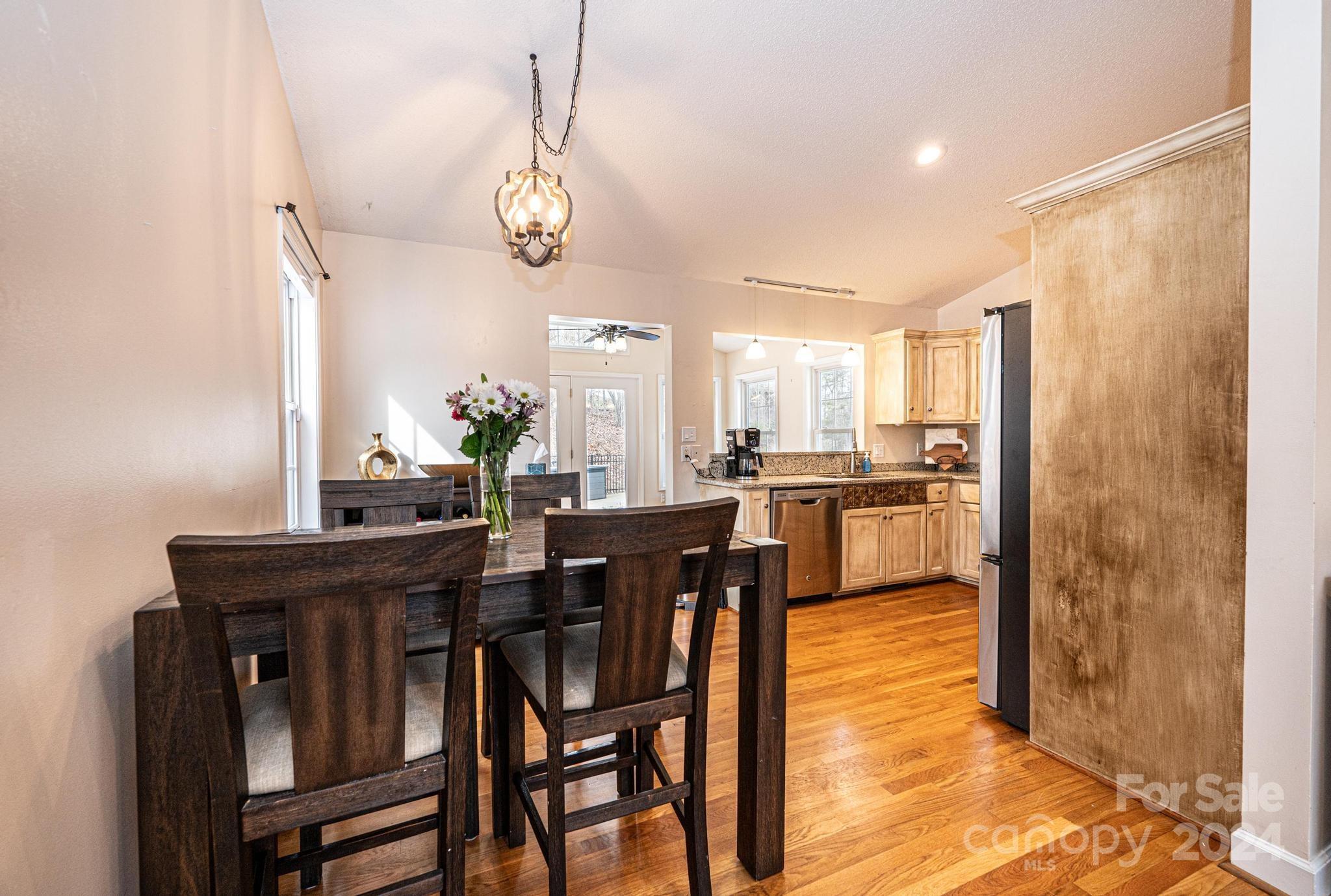 Pineknoll - Residential