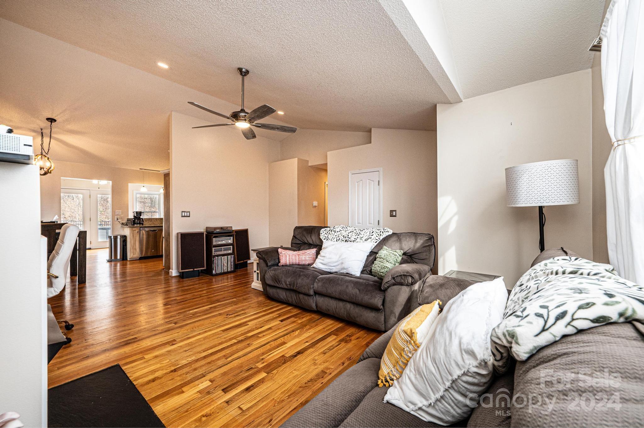 Pineknoll - Residential