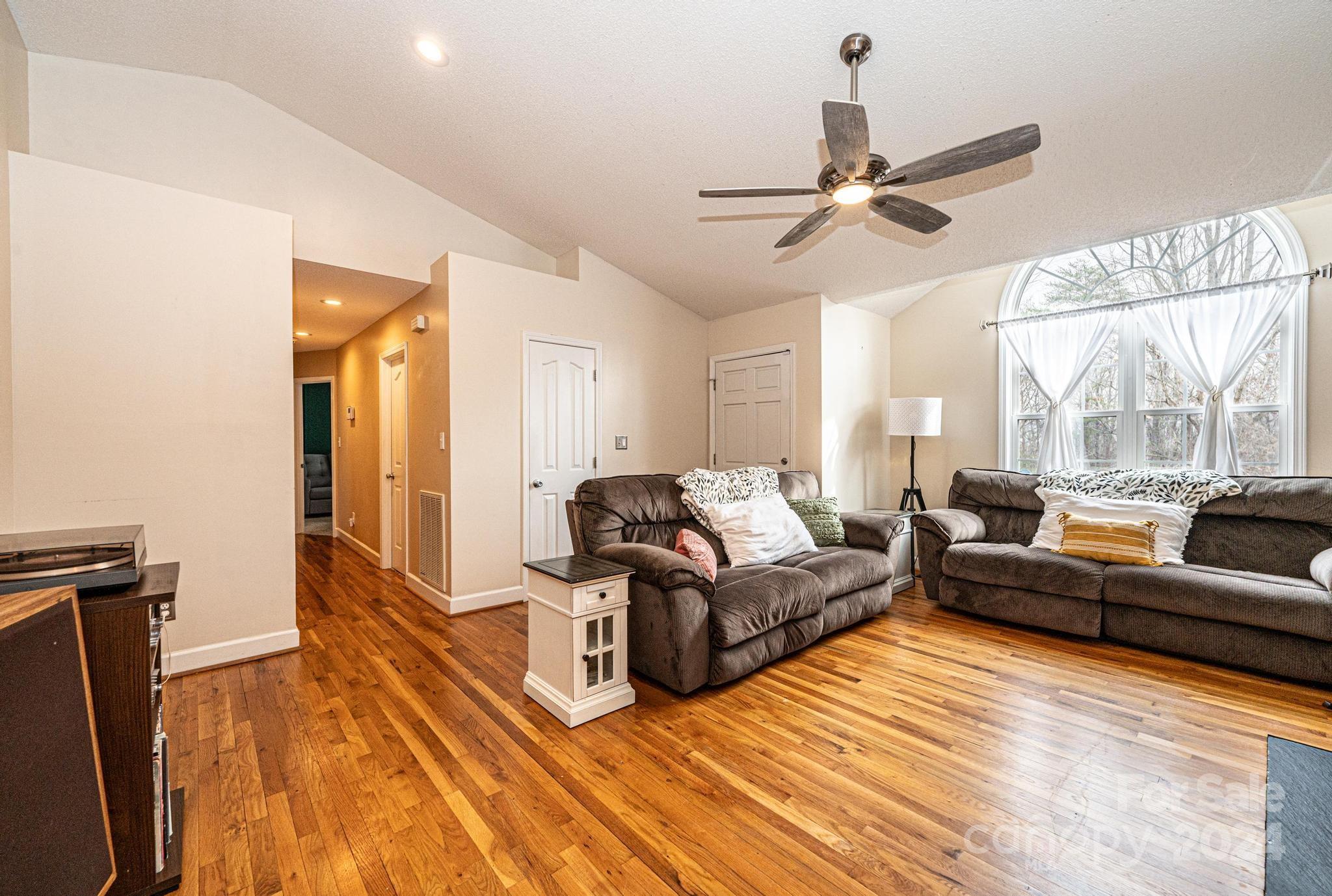 Pineknoll - Residential