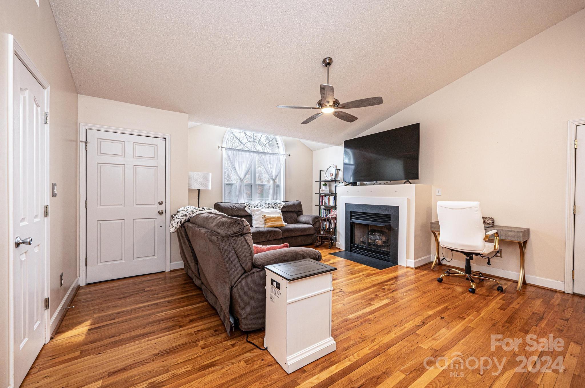 Pineknoll - Residential