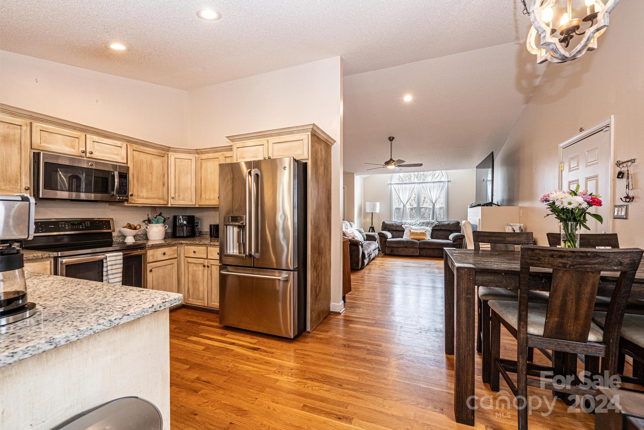 Pineknoll - Residential