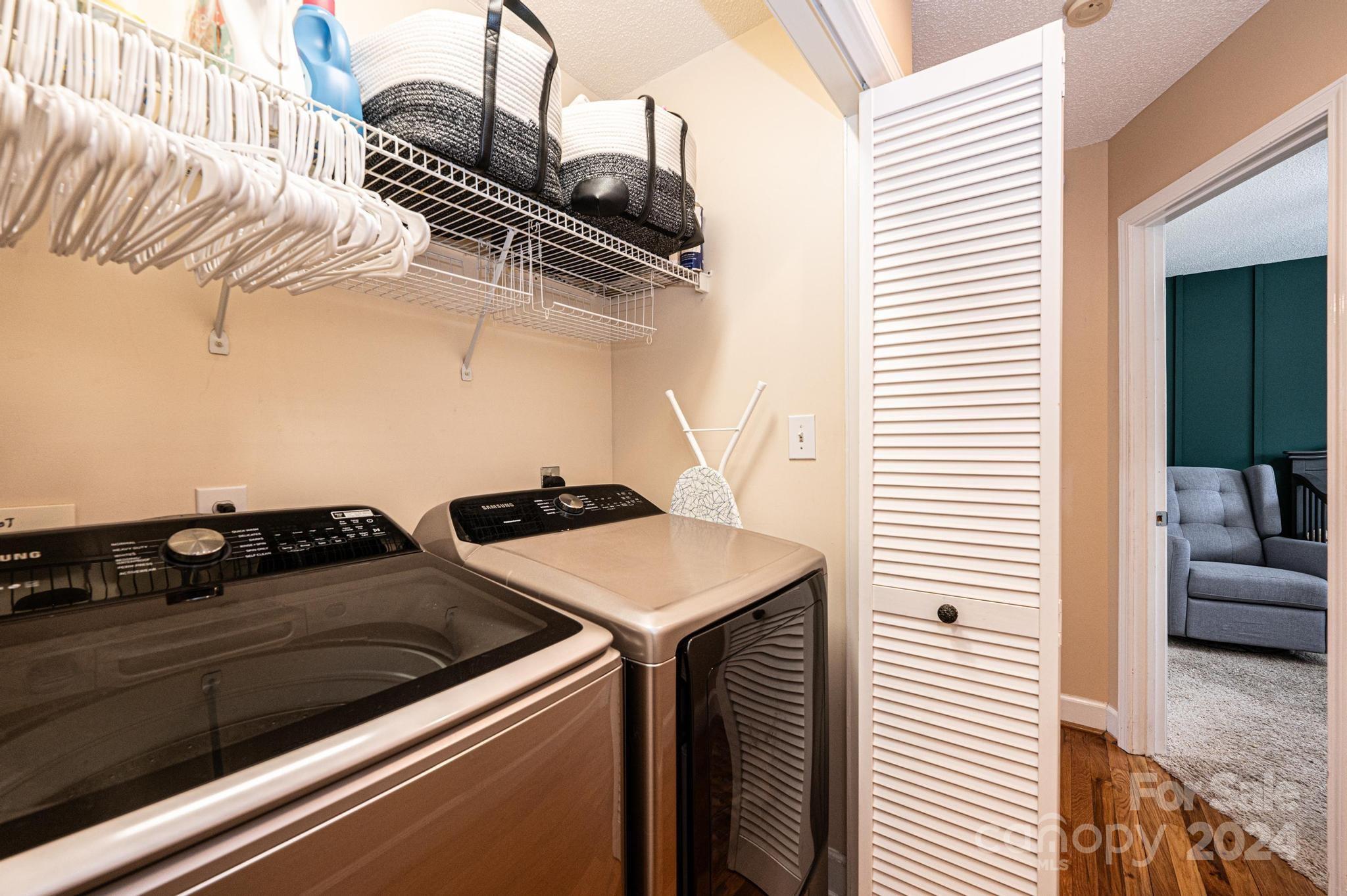 Pineknoll - Residential