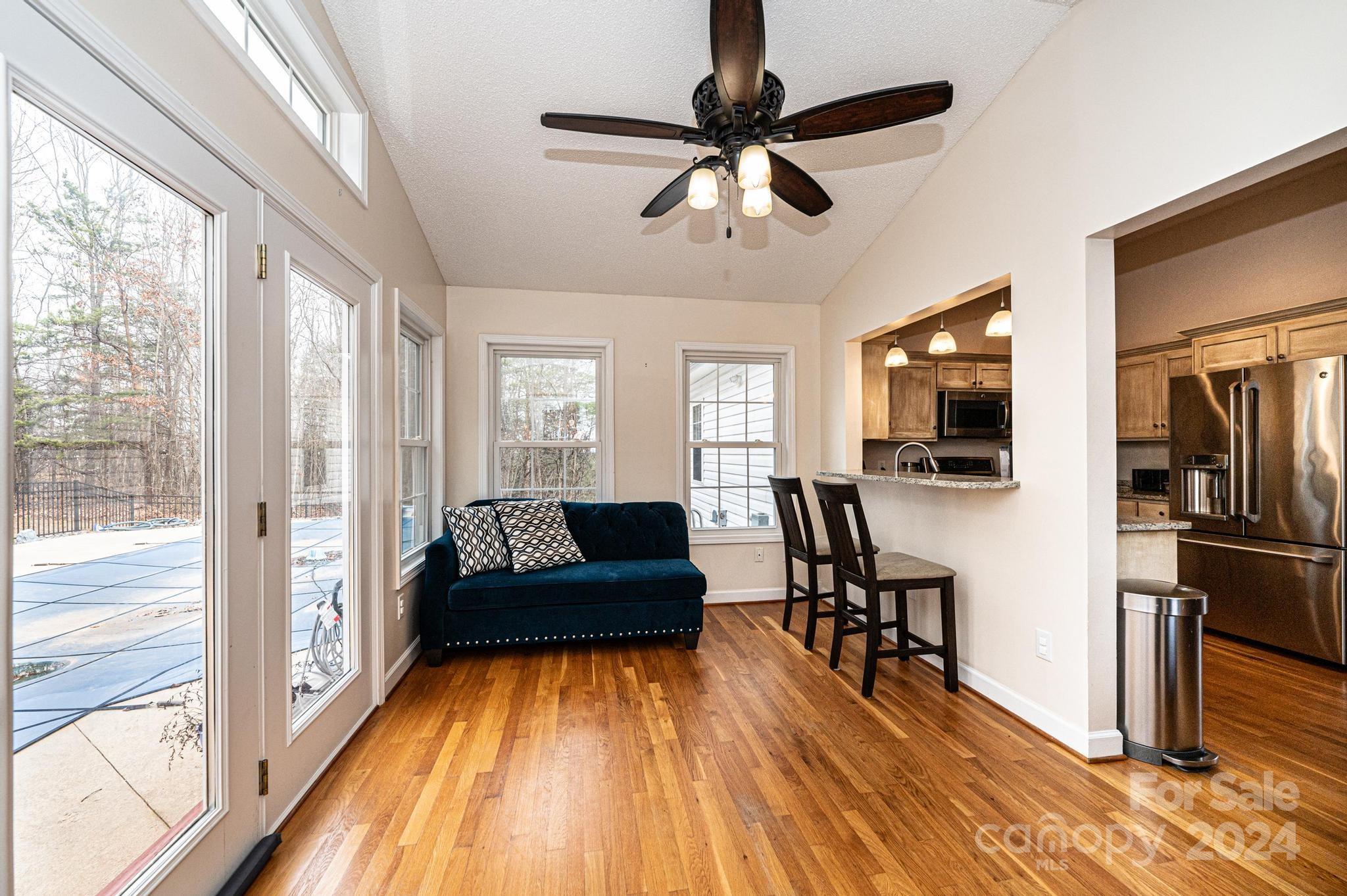 Pineknoll - Residential