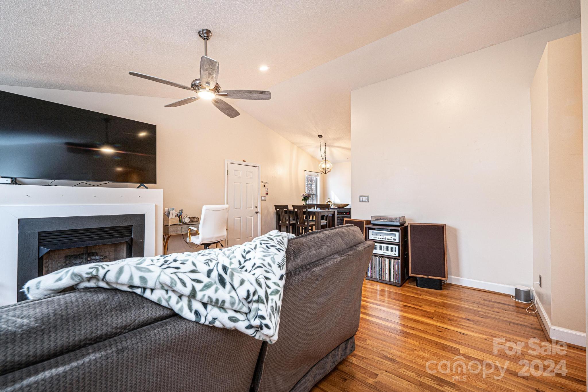 Pineknoll - Residential