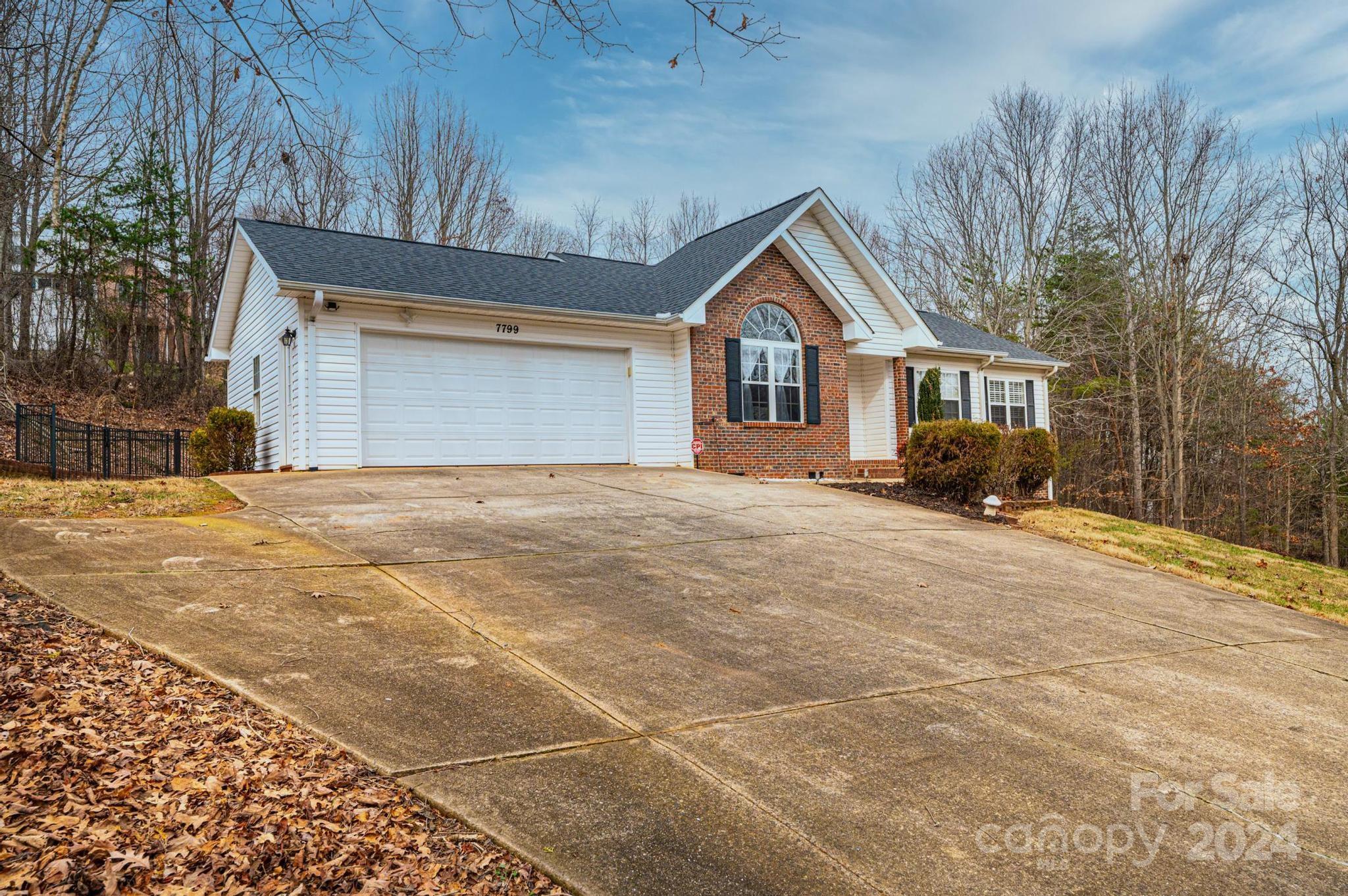 Pineknoll - Residential