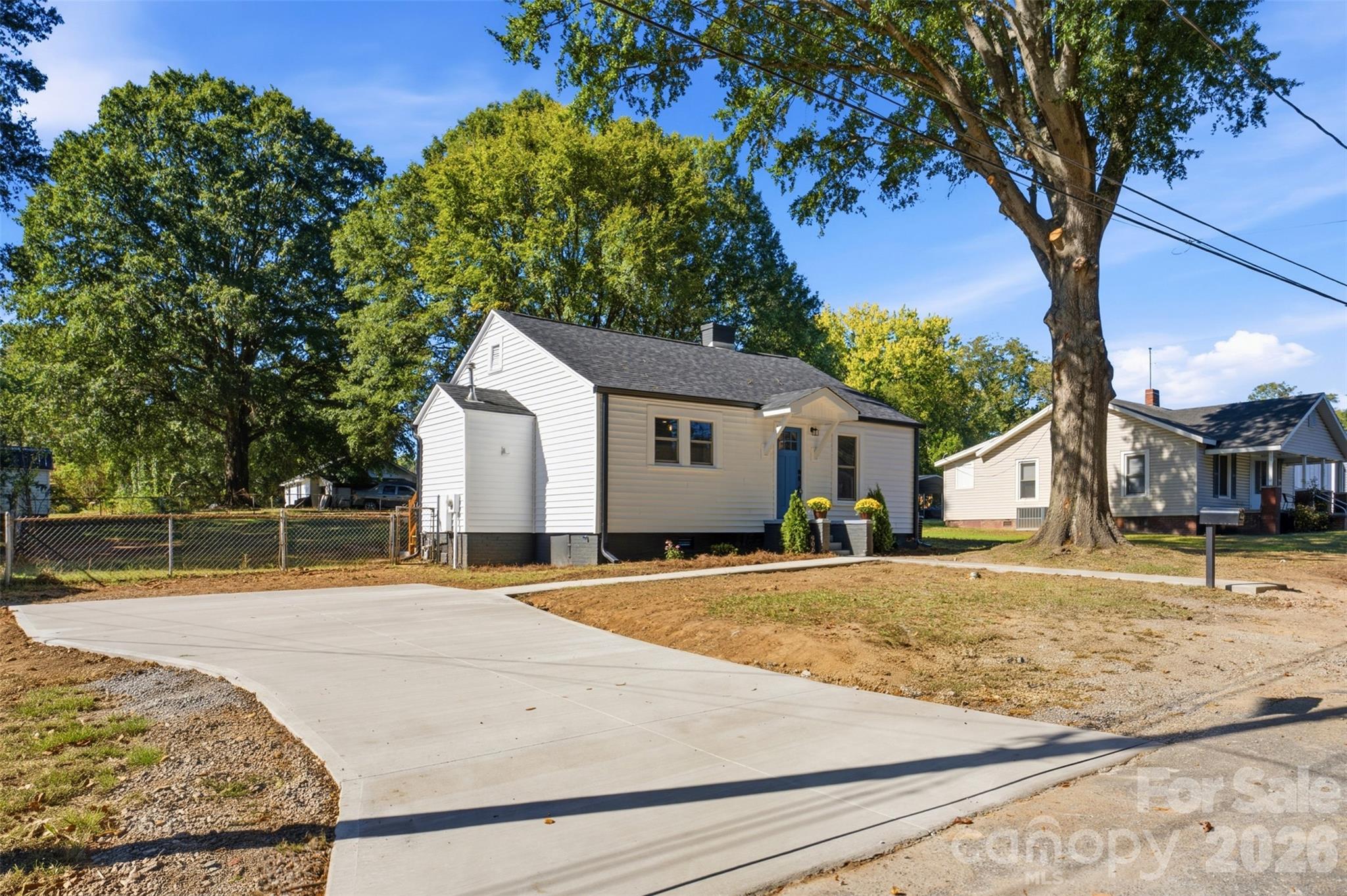 906 Longview Avenue