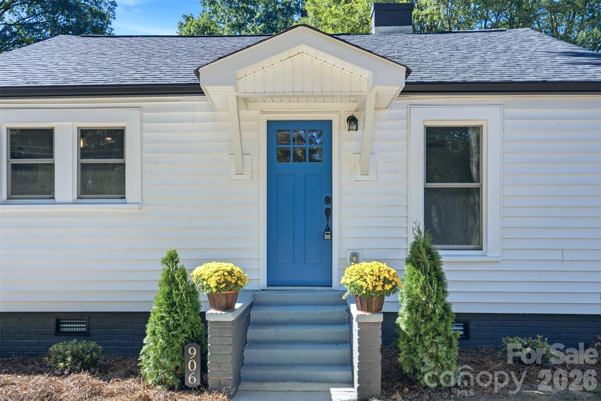 906 Longview Avenue