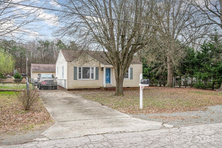 Calling all Investors! This property has lots of potential. Does need some cosmetic work done. This home includes 2 bedrooms and 1 bathroom. It has a 3-4 car garage in the back with a workshop with lots of potential. Don't miss your opportunity to own this home!
