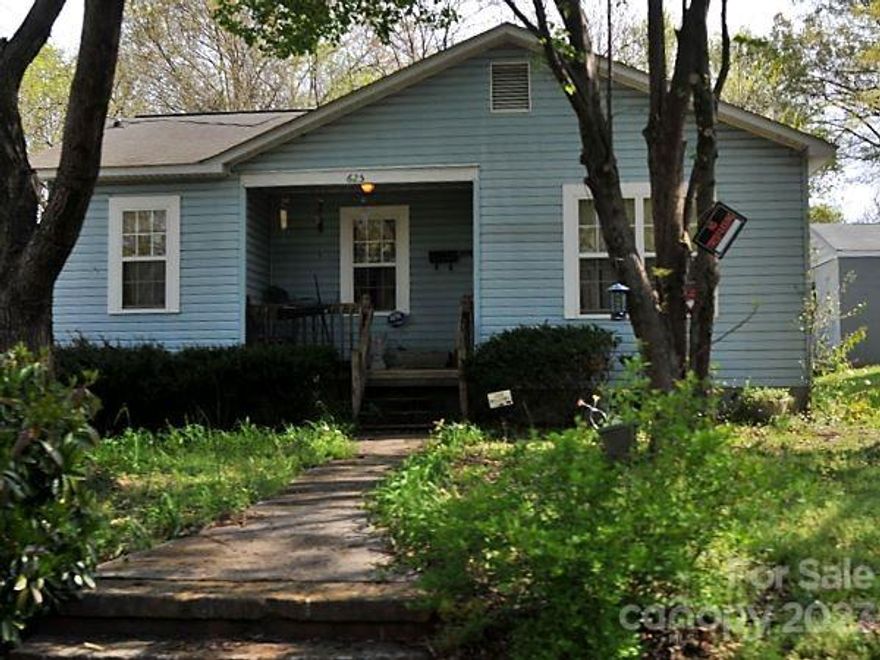 Great opportunity for a full renovation or tear down and rebuild. Great location near a greenway in Uptown Charlotte at a great price below tax value. This one won't last long.