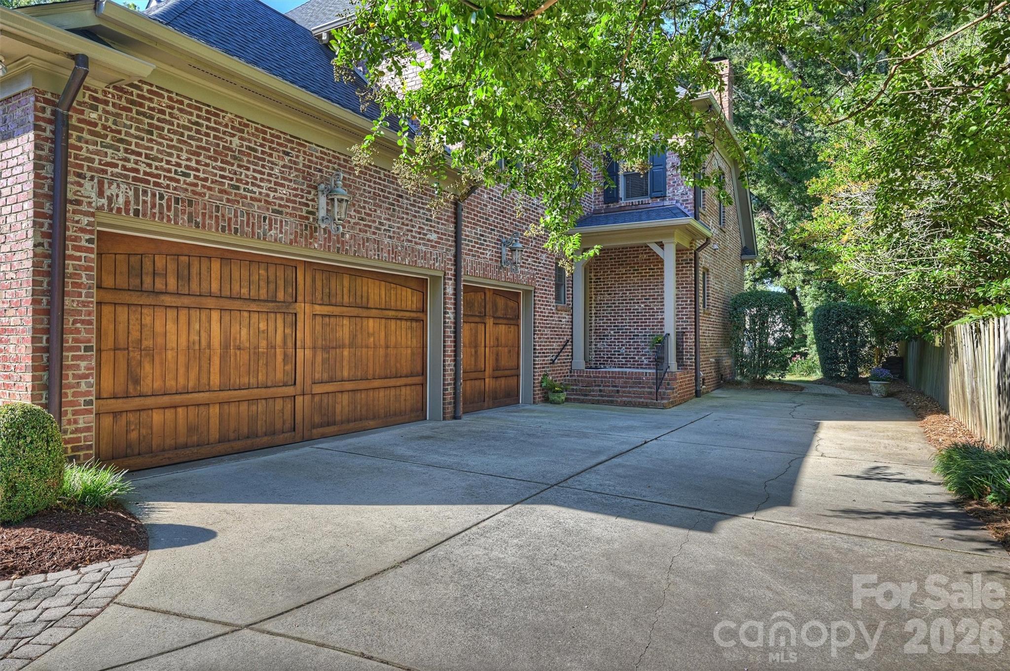 2720 Tanglewood Lane