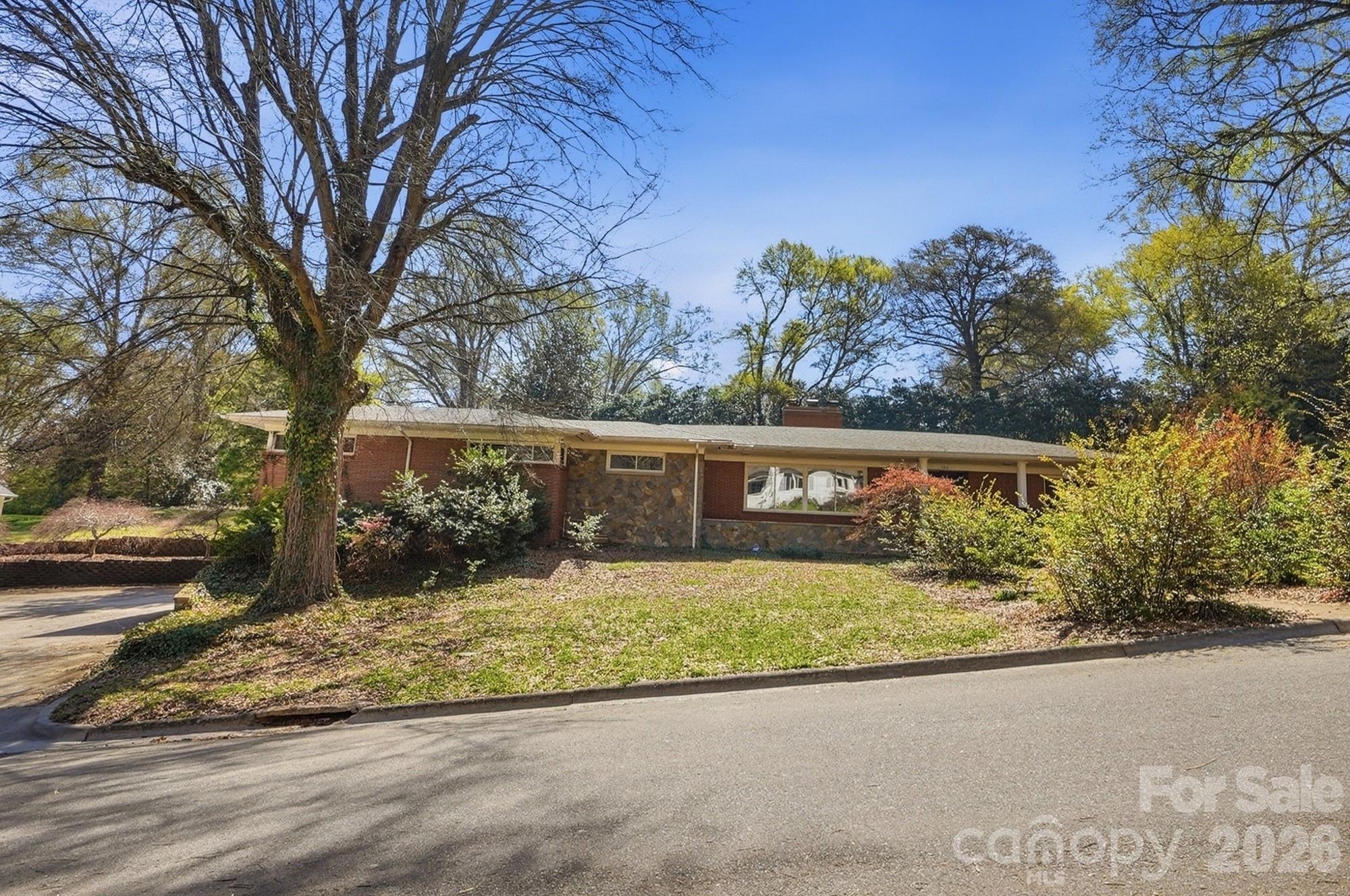 160 Glendale Avenue SE