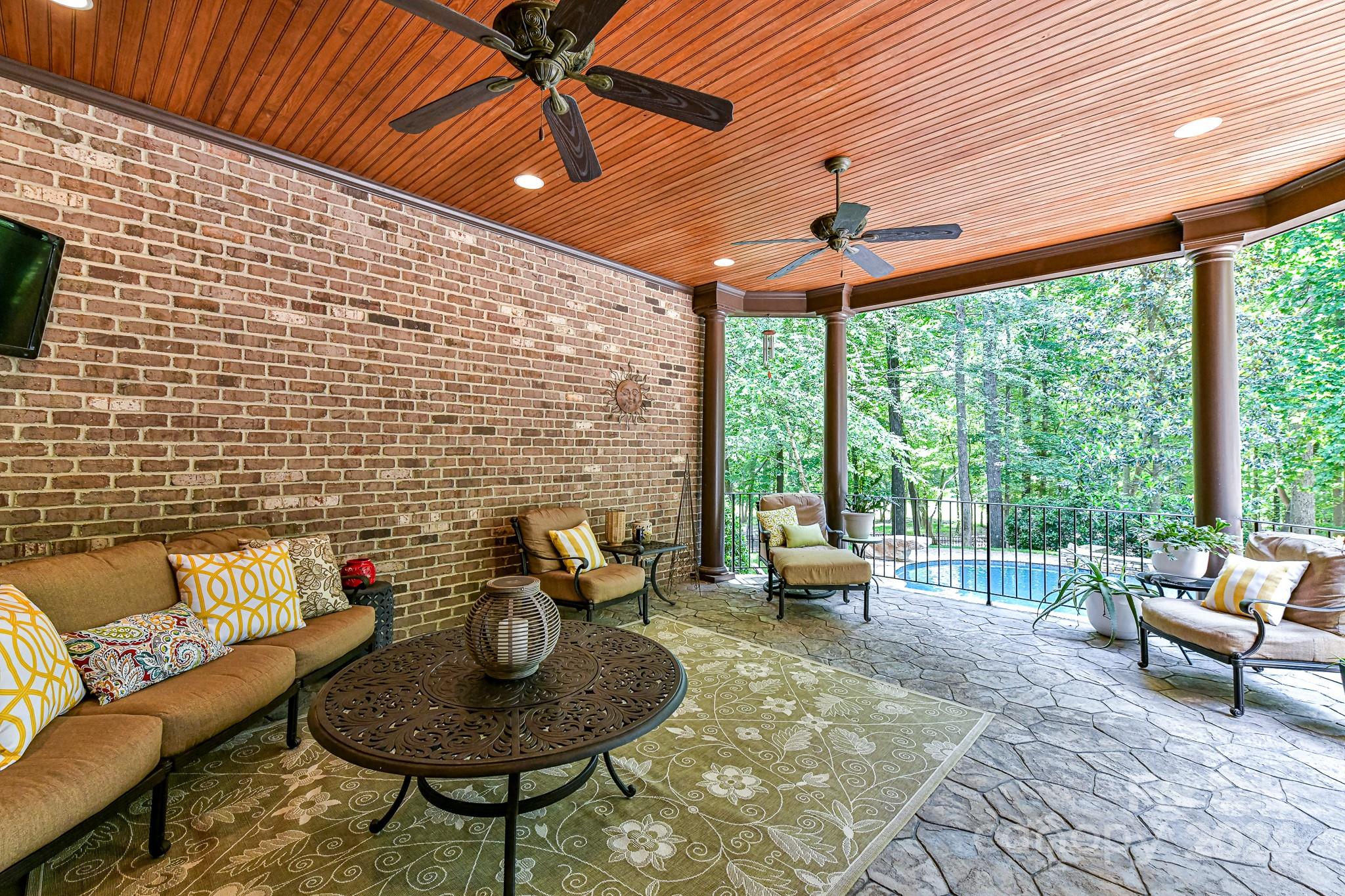 CHATELAINE - Residential