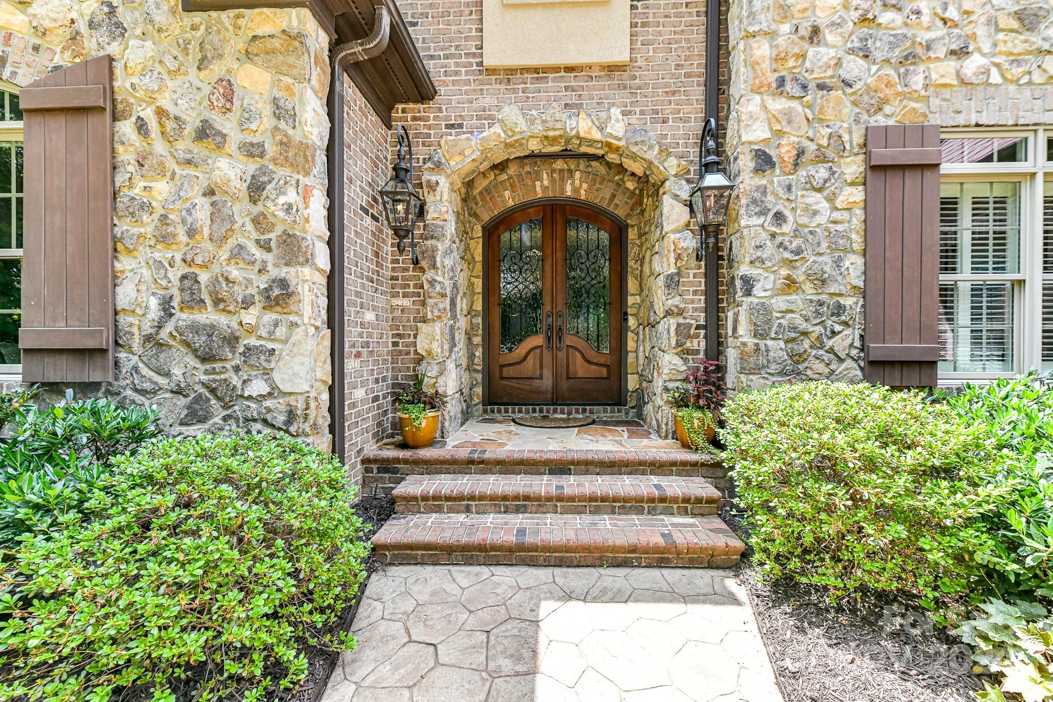 CHATELAINE - Residential