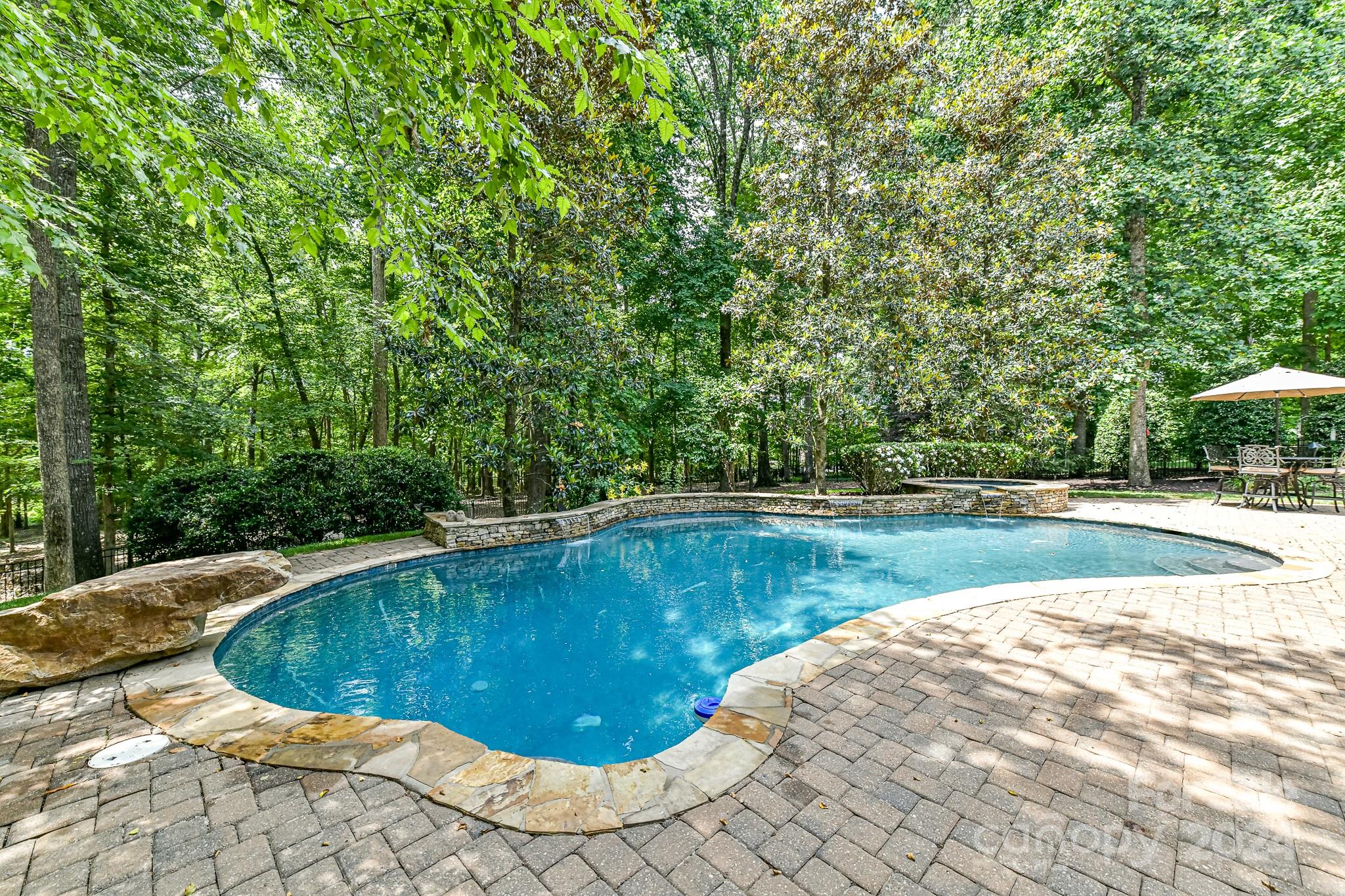 CHATELAINE - Residential