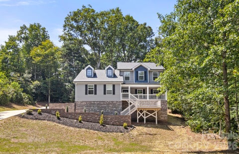 Photo of 2595 Henry Falls Drive, Hickory, NC 28602 (MLS # 4413299)