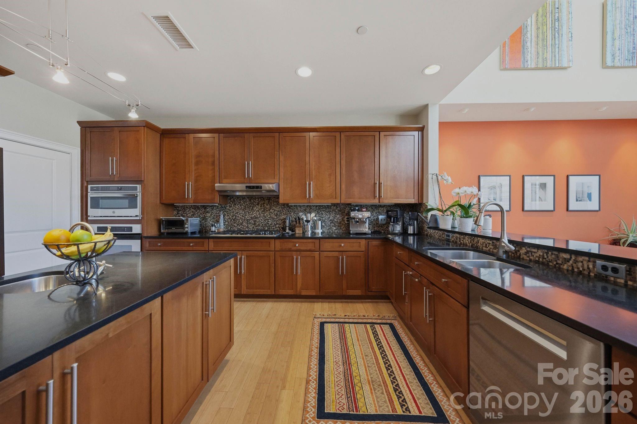 435 S Tryon Street 904