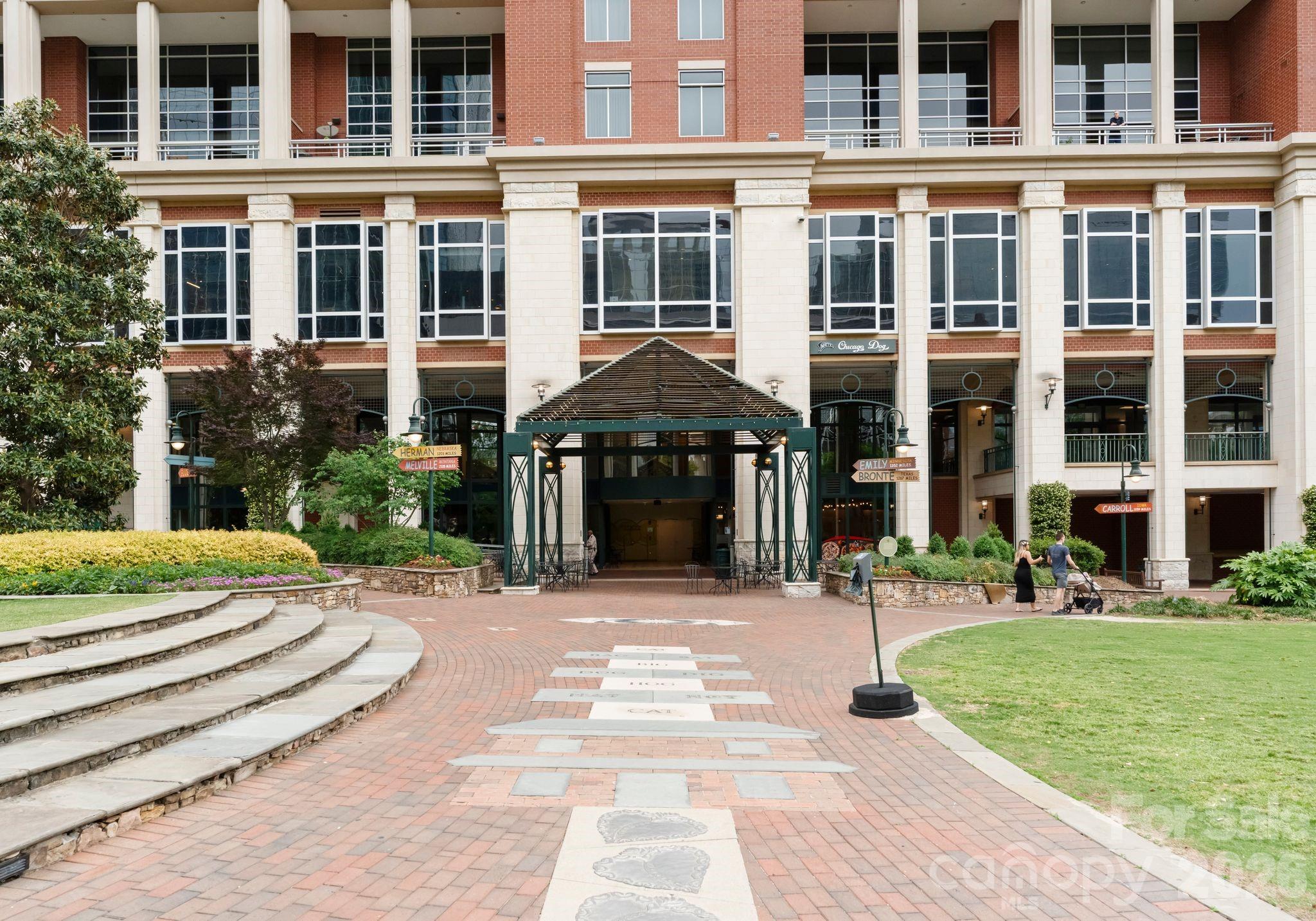 435 S Tryon Street 904