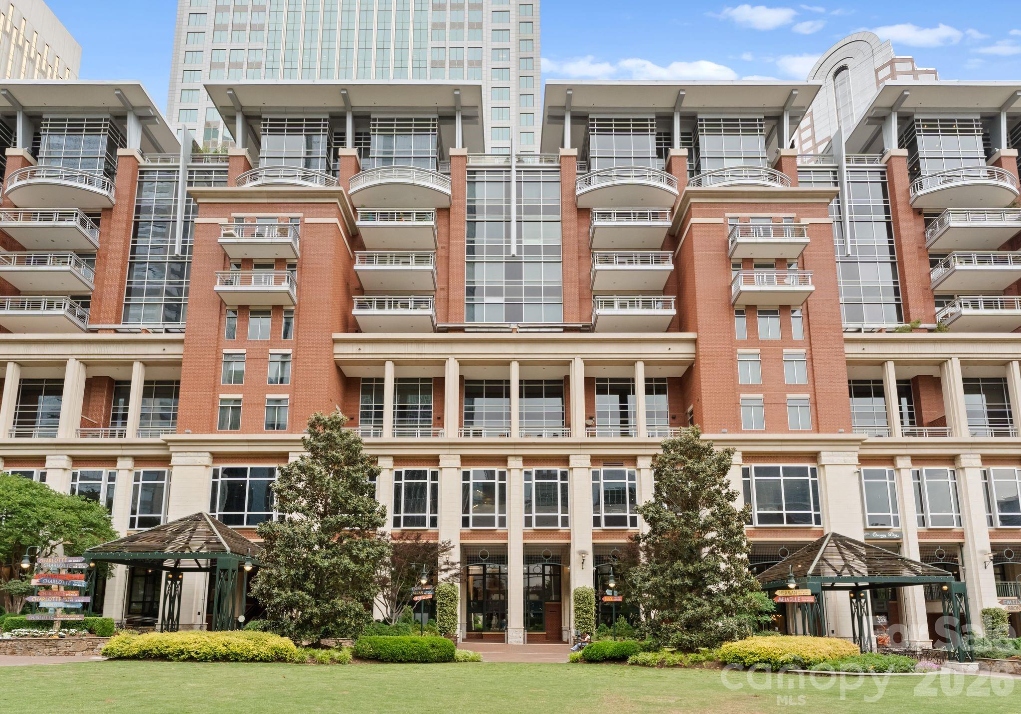 435 S Tryon Street 904