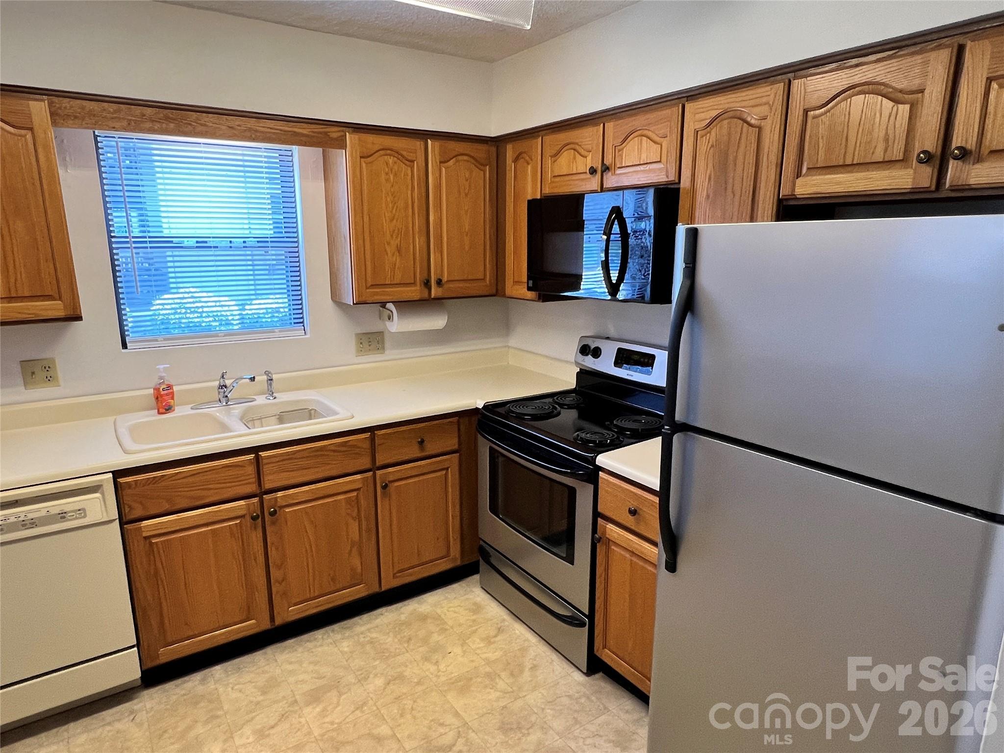 2401 Abbey Circle