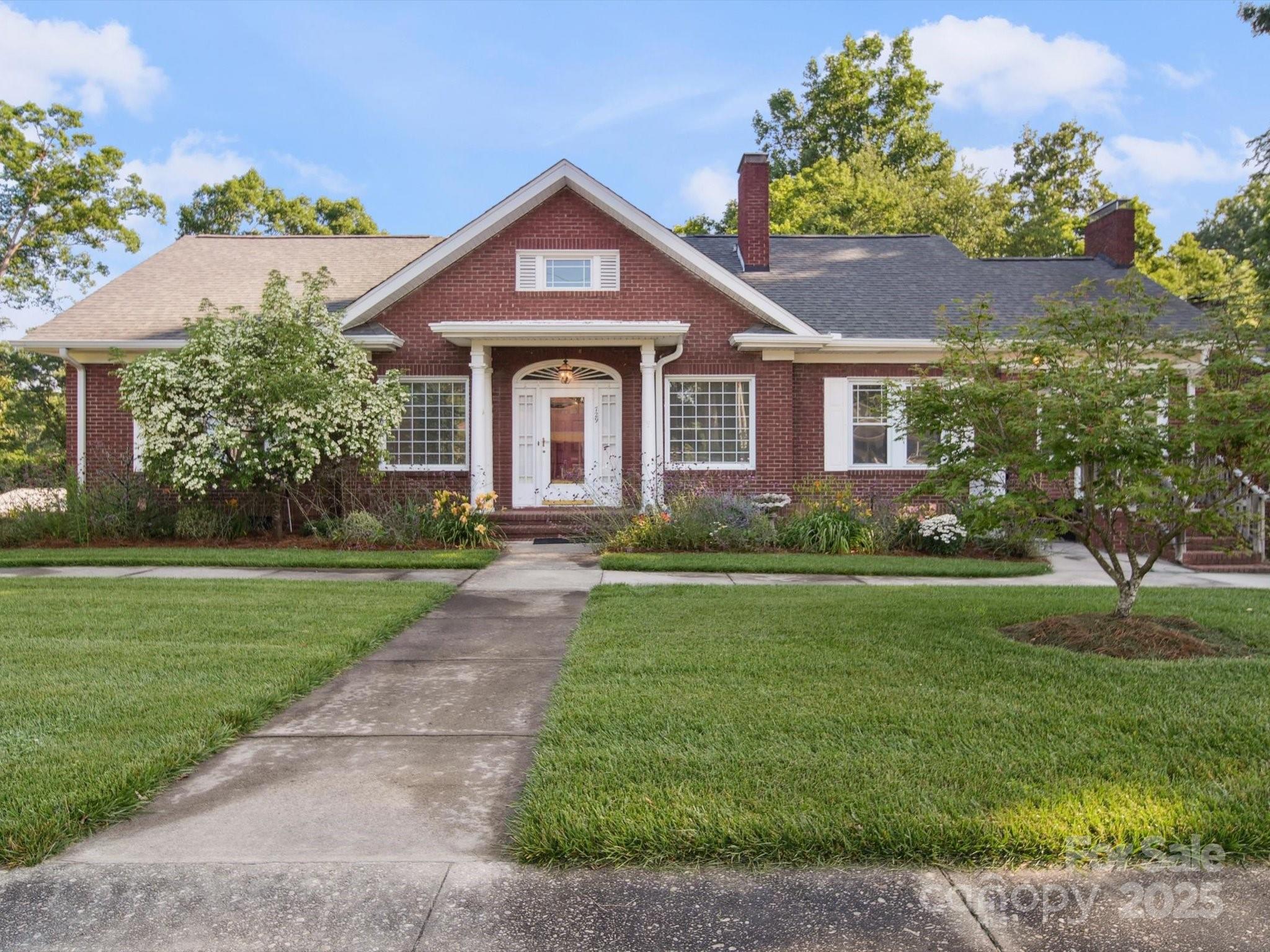 729 Montgomery Avenue